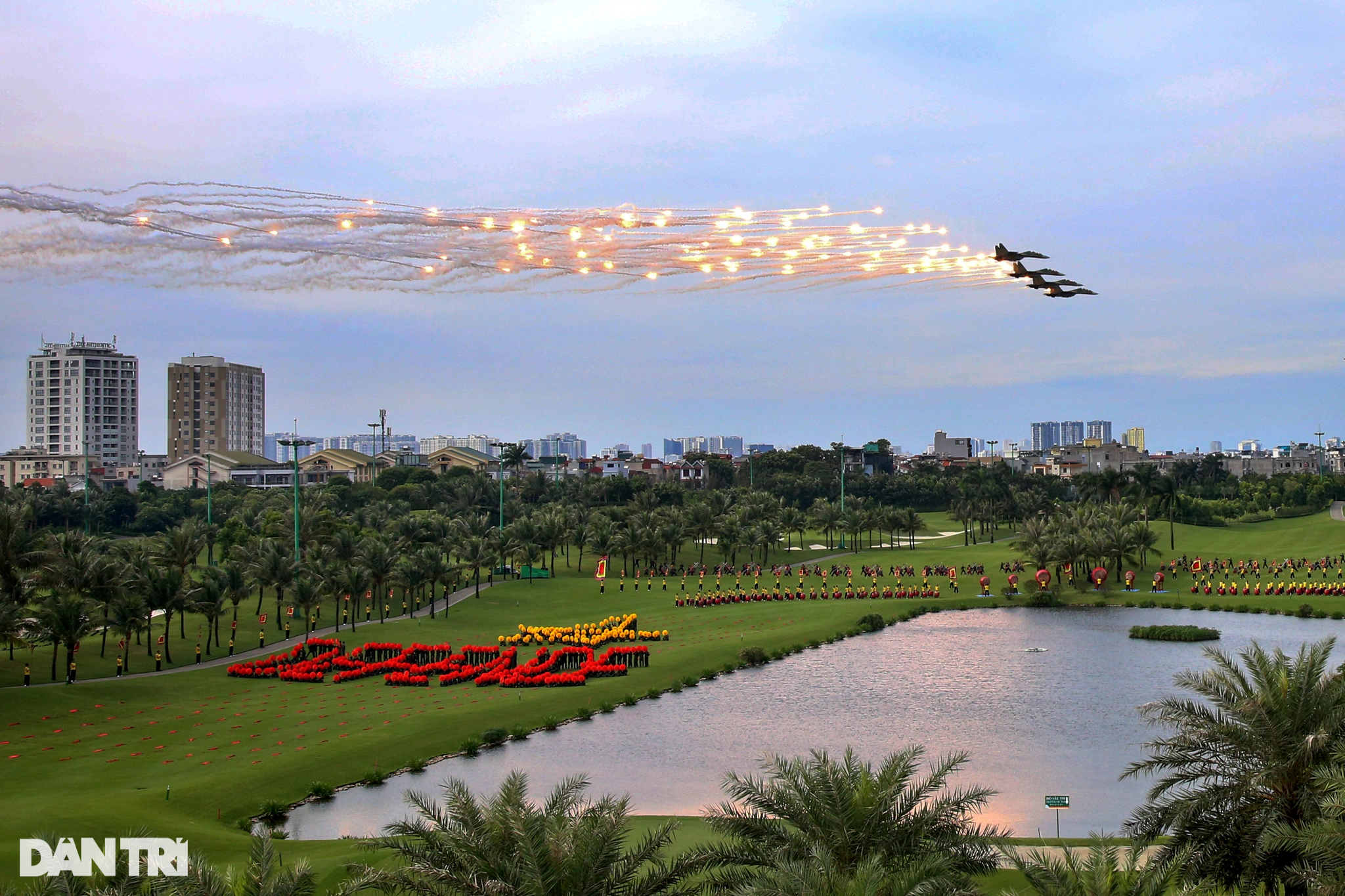 Hình ảnh ấn tượng Không quân QĐND Việt Nam trình diễn trên bầu trời Thủ đô - 3