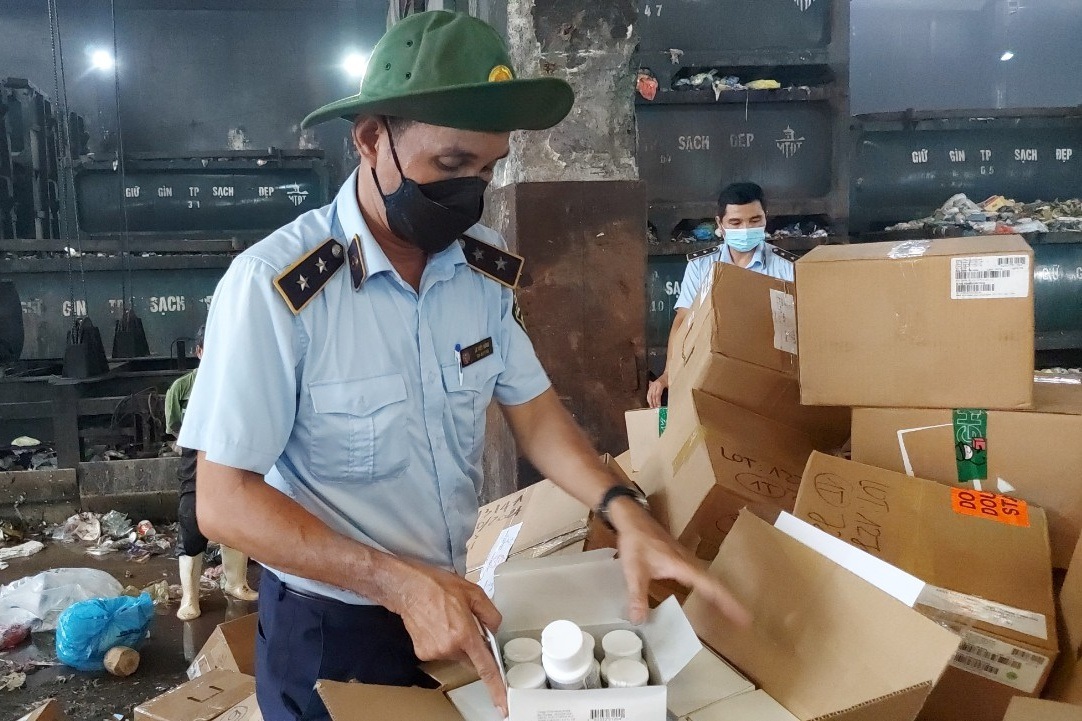 Lãnh đạo Bộ Y tế chỉ rõ hành vi tiếp tay cho vấn nạn mỹ phẩm giả tràn lan