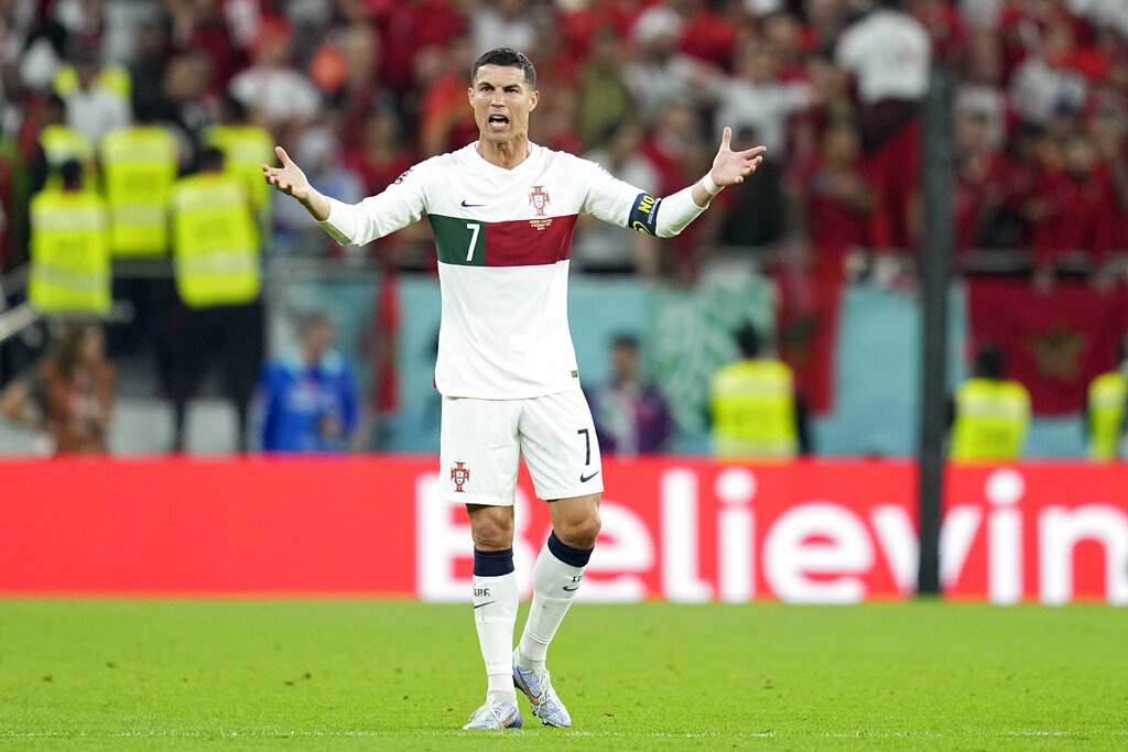 Thật vô lý khi đội bóng chi 200 triệu euro để chiêu mộ Ronaldo - 1