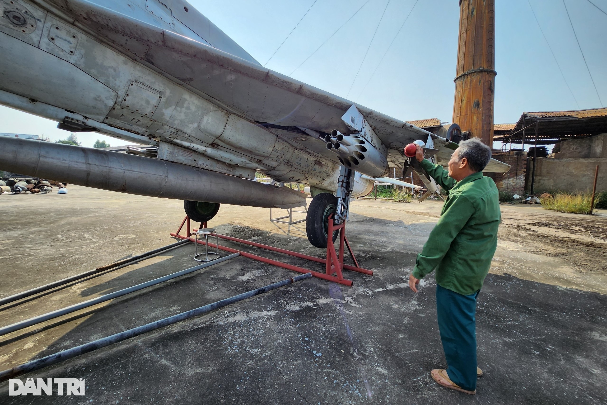 Ông chủ xưởng gạch sở hữu chiến đấu cơ MiG 21, tên lửa, ngư lôi - 3