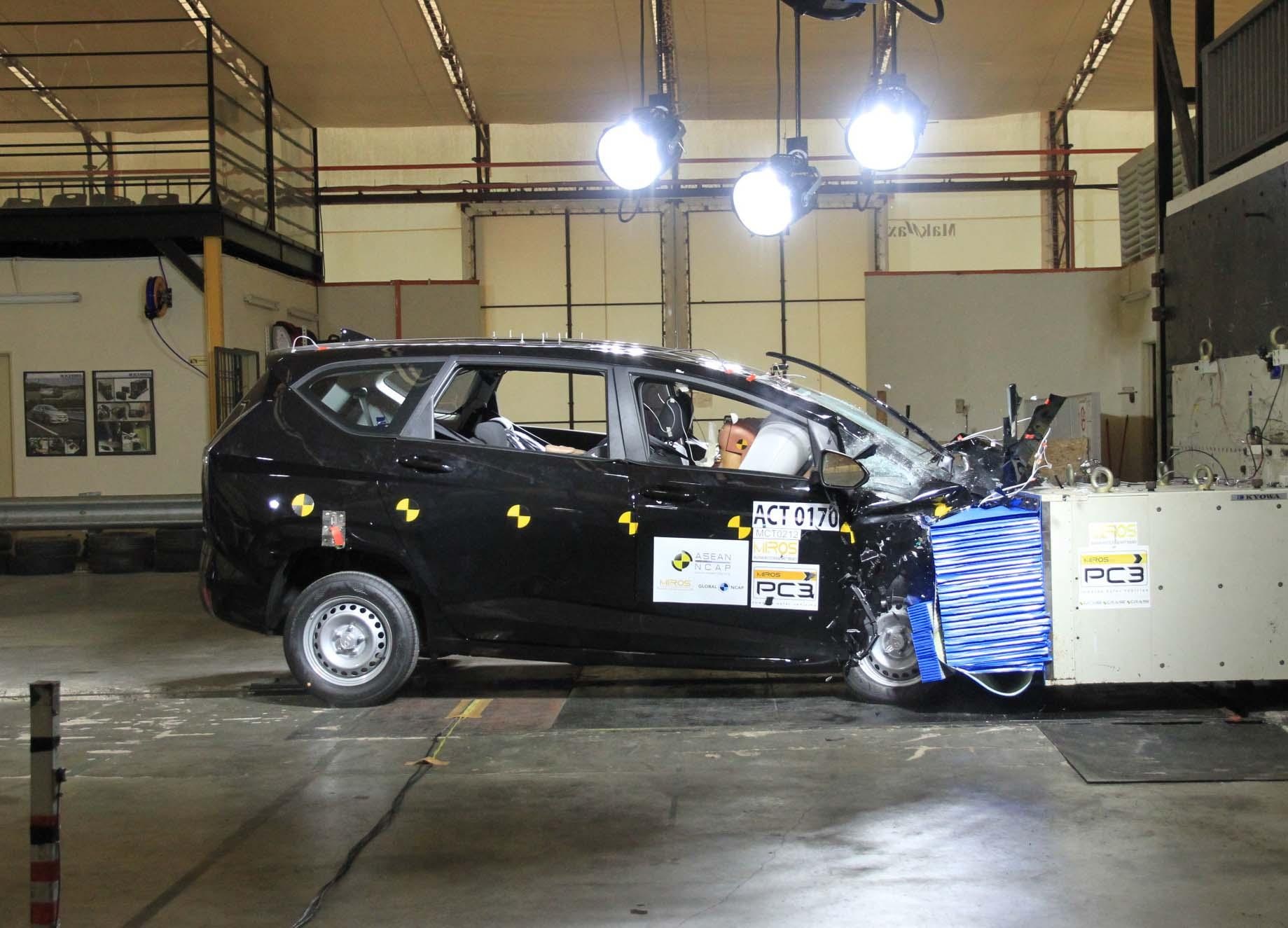 Hyundai Stargazer bảo vệ người lái và hành khách thế nào trước các tai nạn - 2