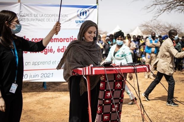 Angelina Jolie thôi làm đặc phái viên của Liên Hợp Quốc sau 21 năm - 1