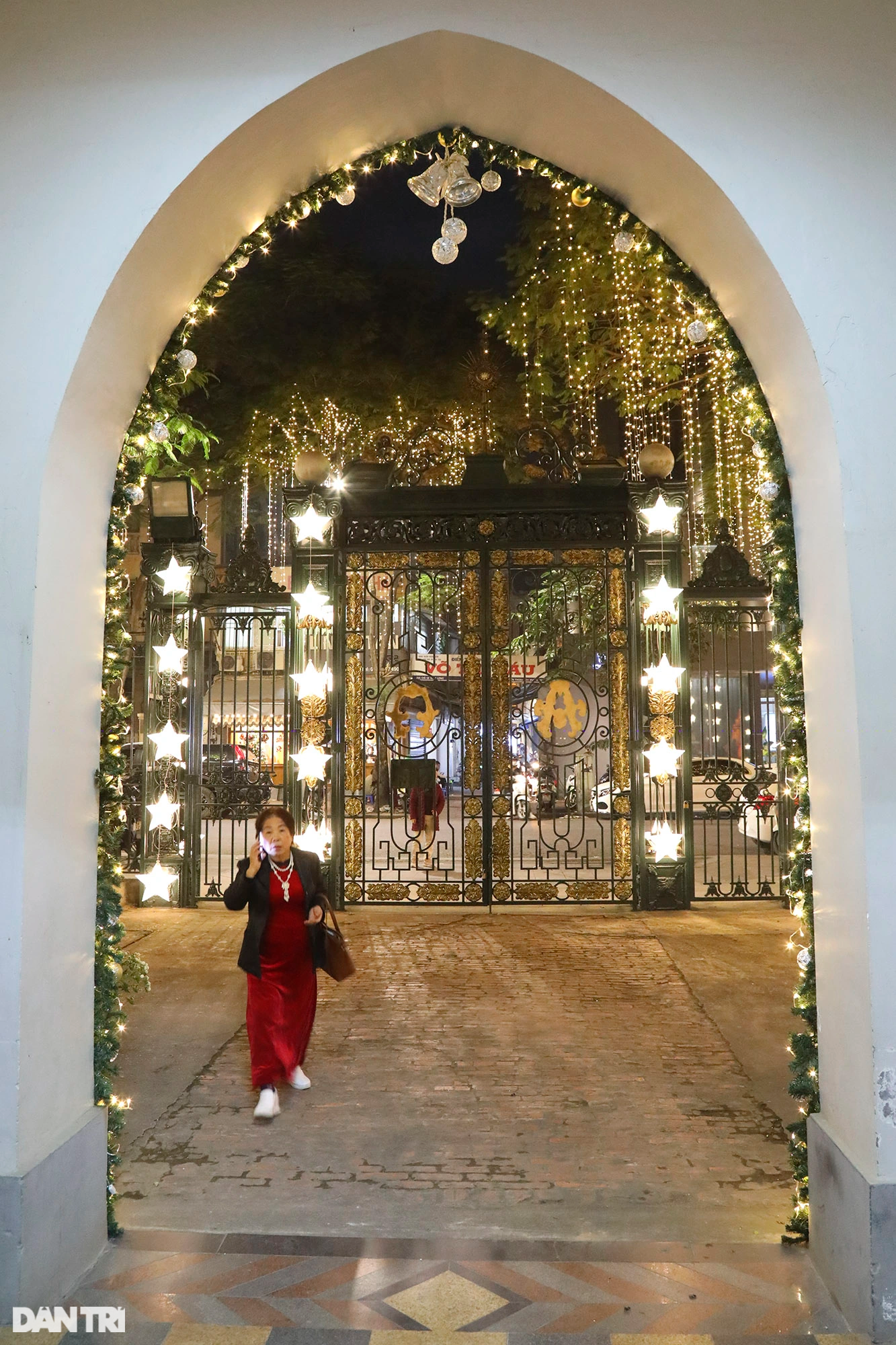 Các nhà thờ ở Hà Nội trang trí lung linh hàng nghìn ánh đèn đón Noel 2022 - 13