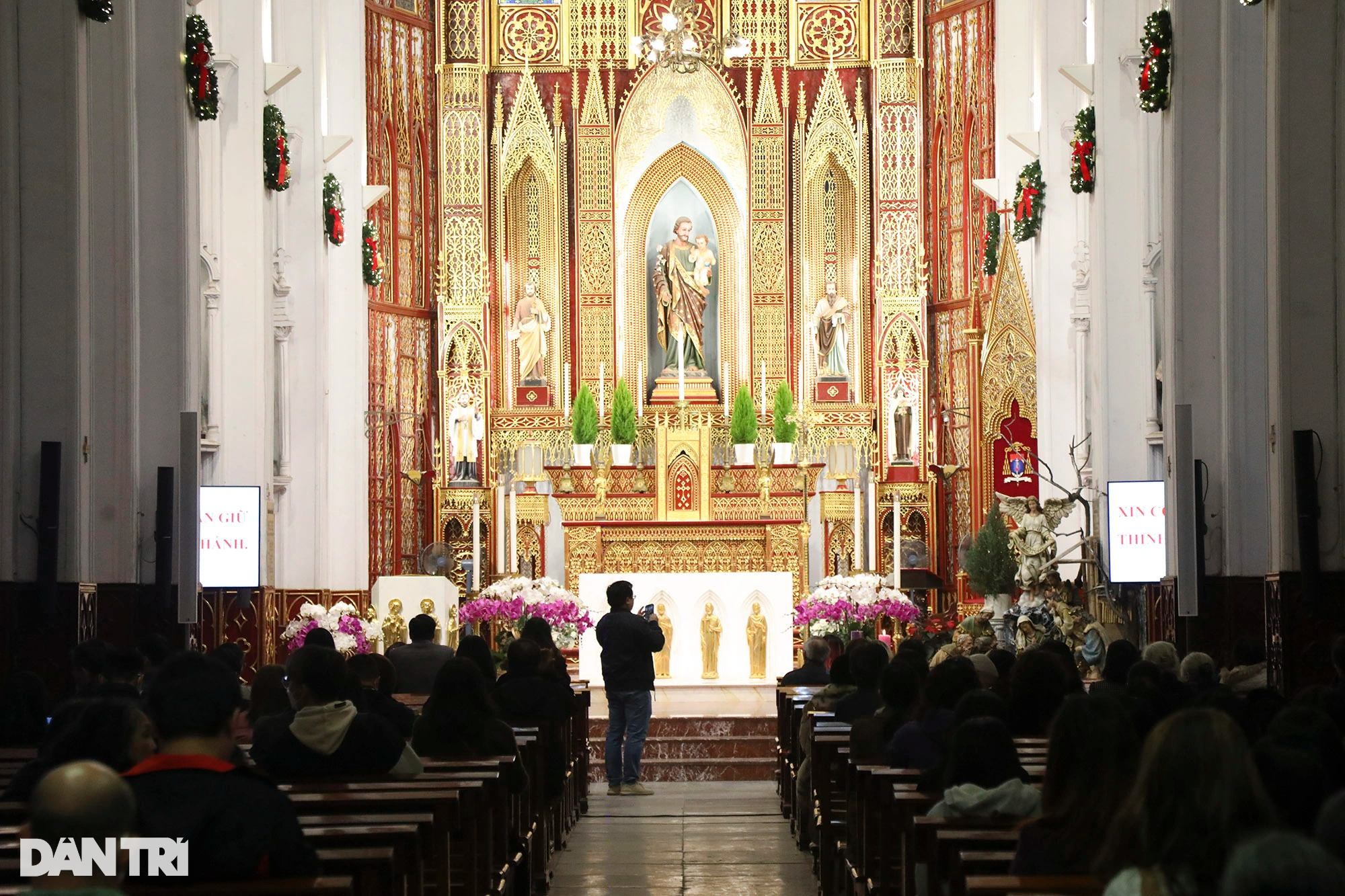 Các nhà thờ ở Hà Nội trang trí lung linh hàng nghìn ánh đèn đón Noel 2022 - 9