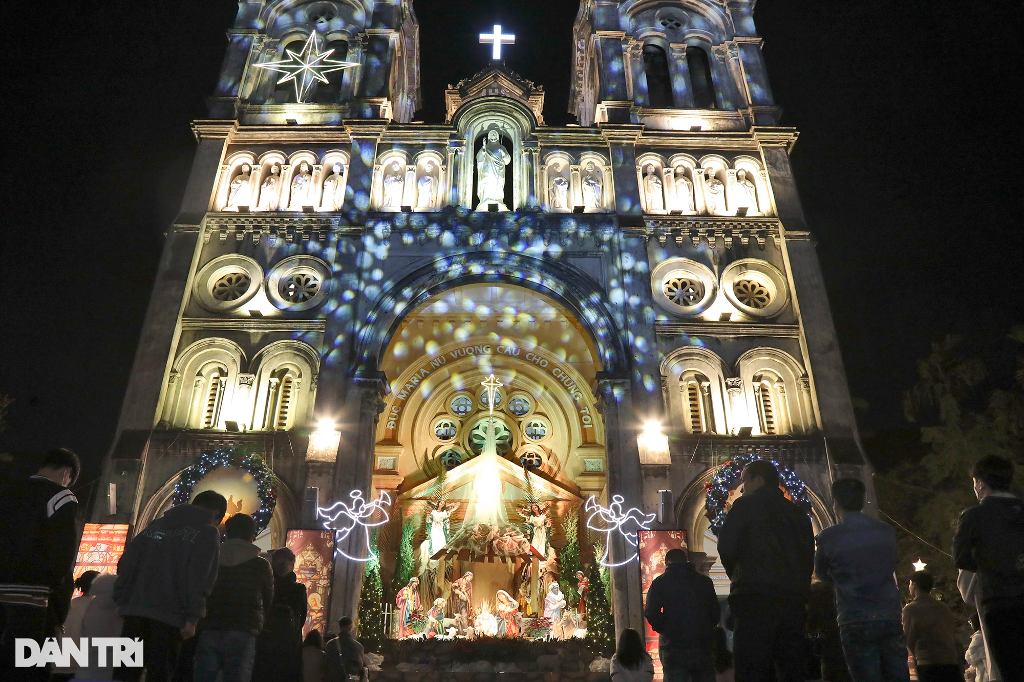 Các nhà thờ ở Hà Nội trang trí lung linh hàng nghìn ánh đèn đón Noel 2022 - 5