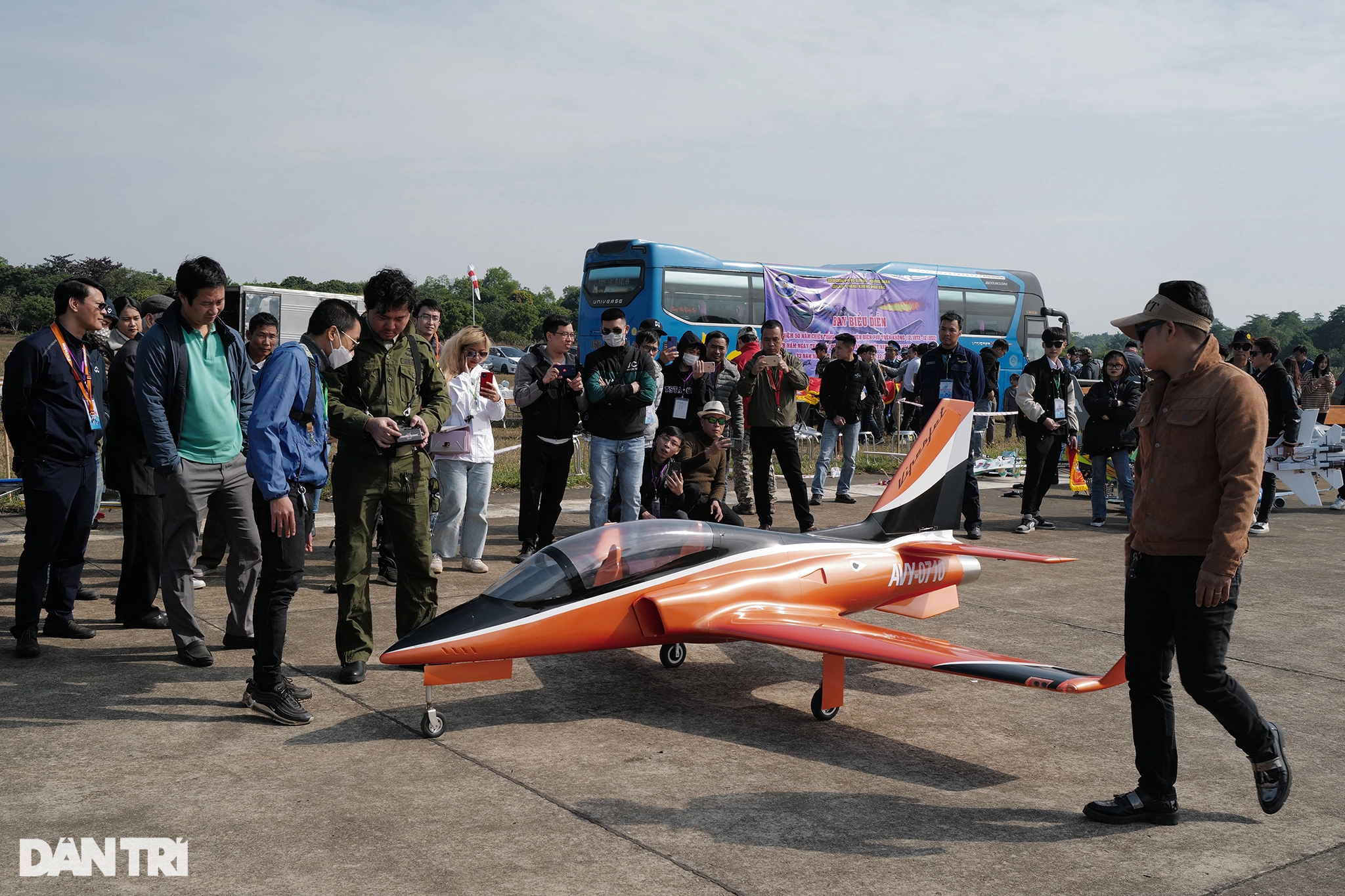 Mãn nhãn hơn 100 máy bay mô hình khủng biểu diễn bay, nhào lộn ở Hà Nội - 22