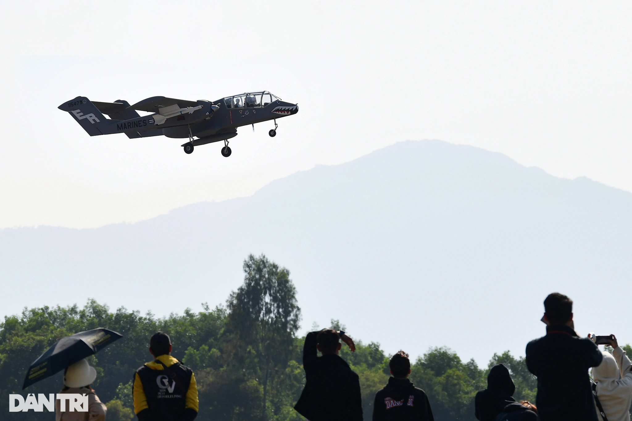 Mãn nhãn hơn 100 máy bay mô hình khủng biểu diễn bay, nhào lộn ở Hà Nội - 23