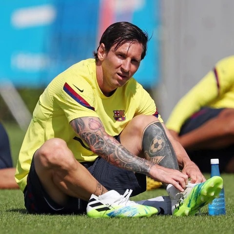 Giải mã hình xăm bông sen trên cánh tay Lionel Messi - 13