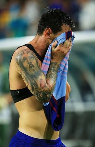 Giải mã hình xăm bông sen trên cánh tay Lionel Messi - 15
