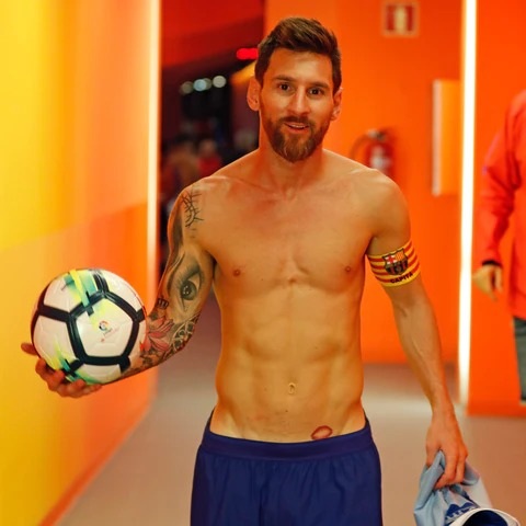 Giải mã hình xăm bông sen trên cánh tay Lionel Messi - 3