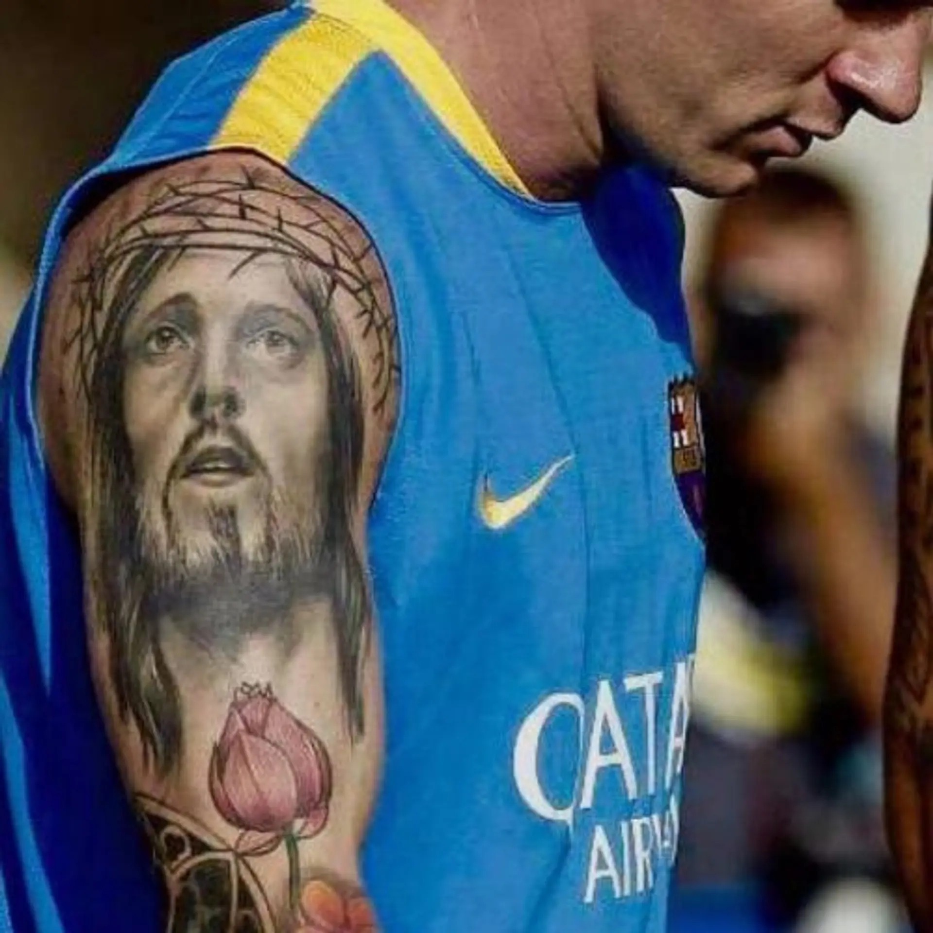Giải mã hình xăm bông sen trên cánh tay Lionel Messi - 5
