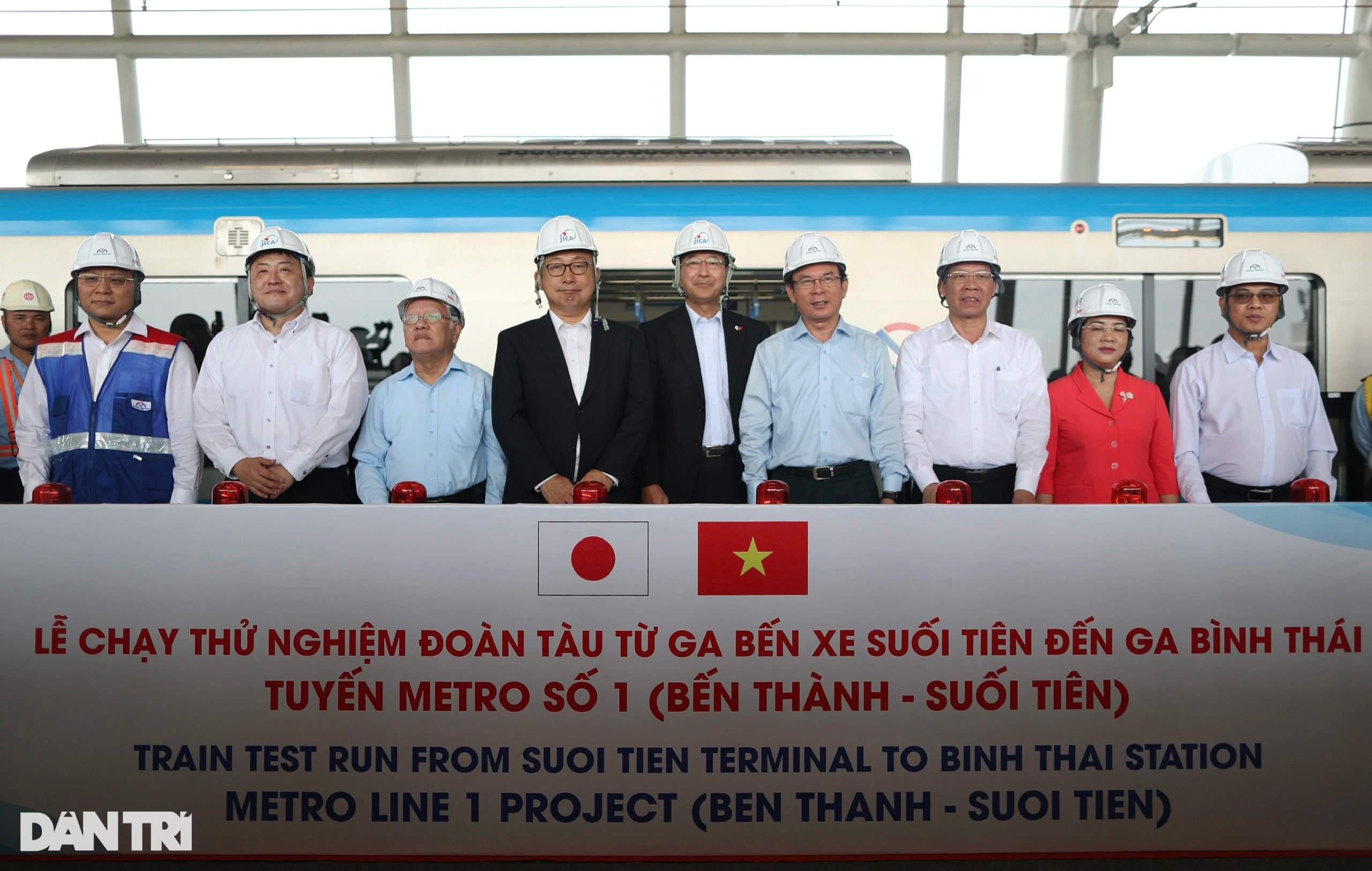Người dân TPHCM hào hứng thử nghiệm tàu metro số 1 Bến Thành - Suối Tiên - 1