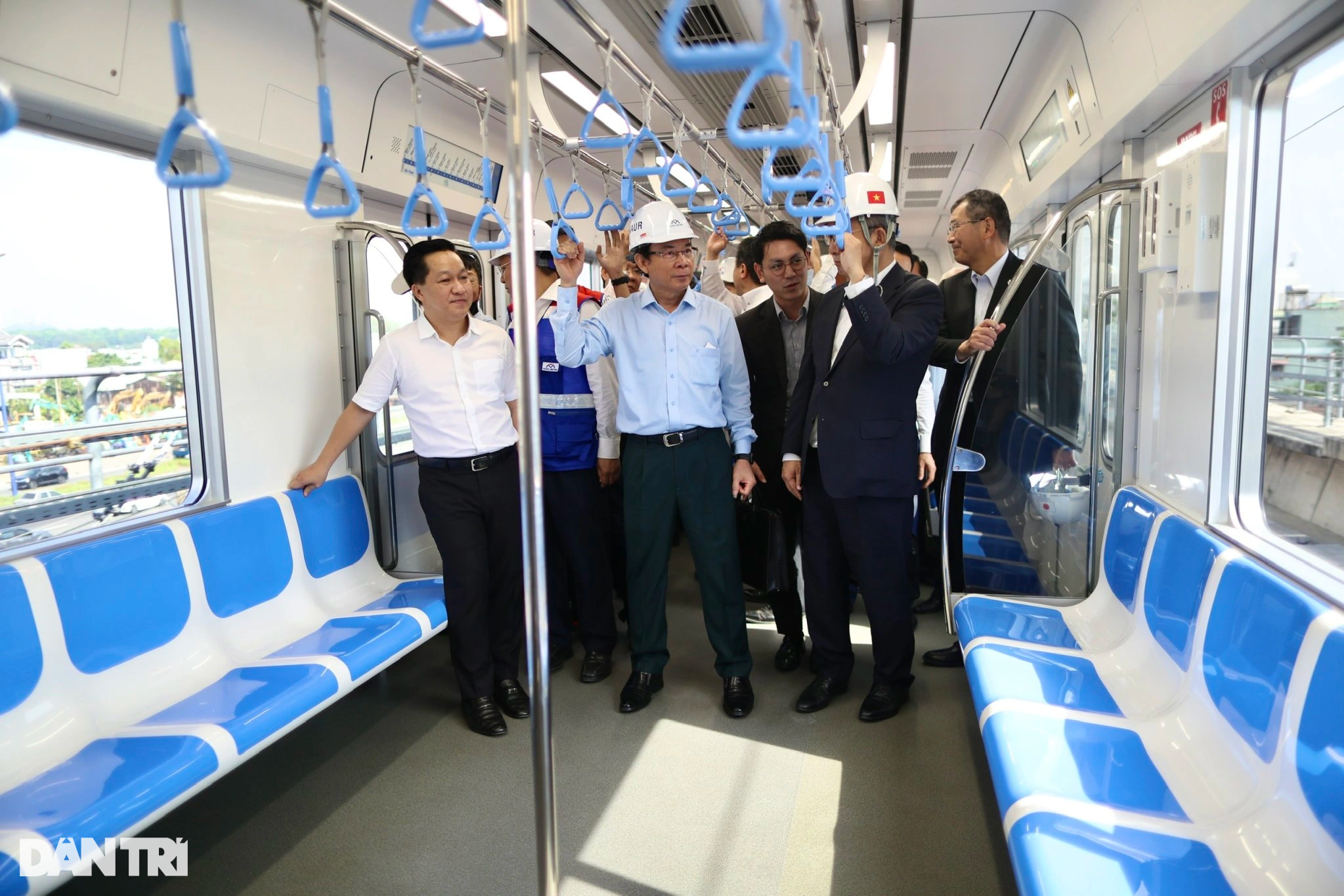 Người dân TPHCM hào hứng thử nghiệm tàu metro số 1 Bến Thành - Suối Tiên - 6