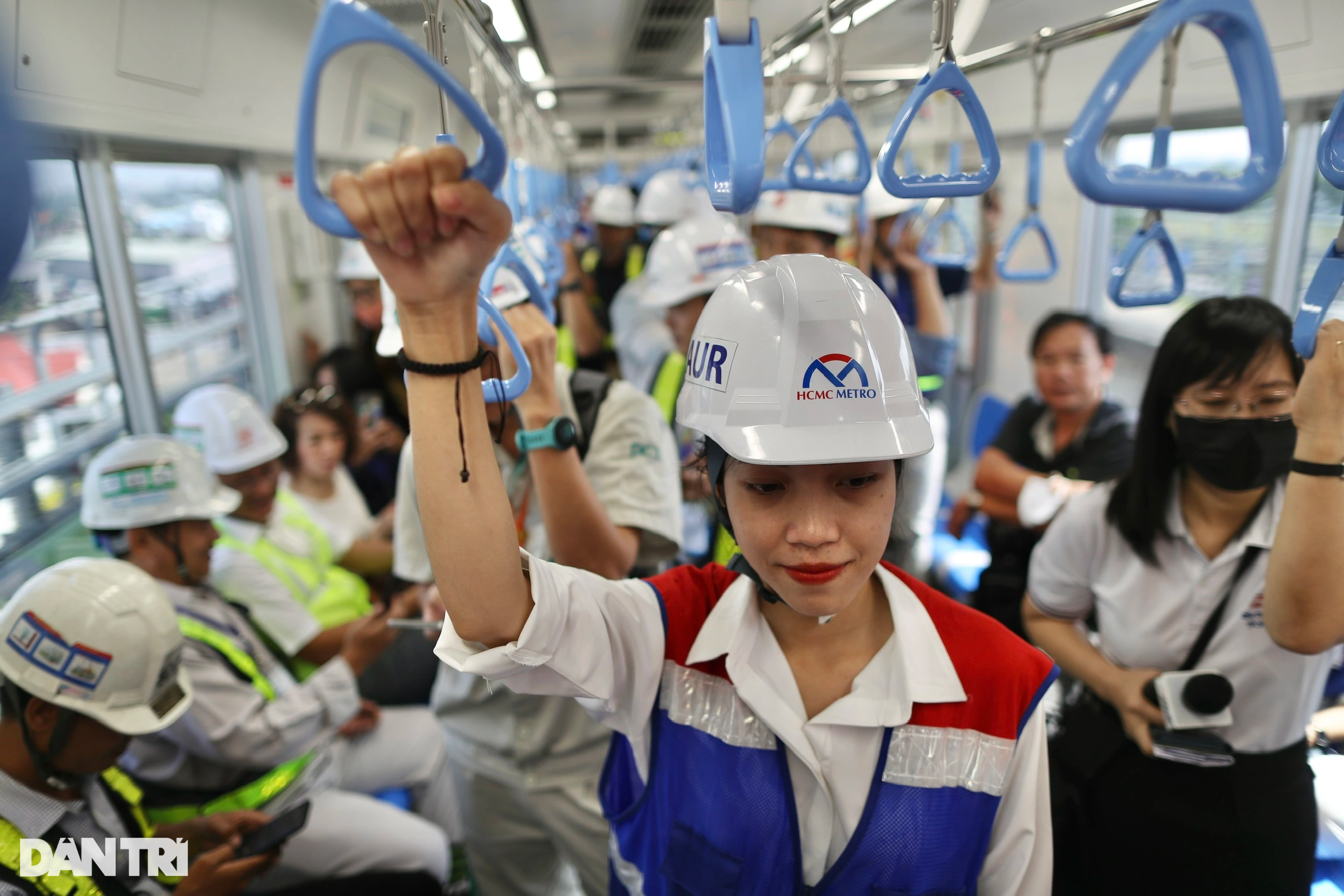 Người dân TPHCM hào hứng thử nghiệm tàu metro số 1 Bến Thành - Suối Tiên - 11