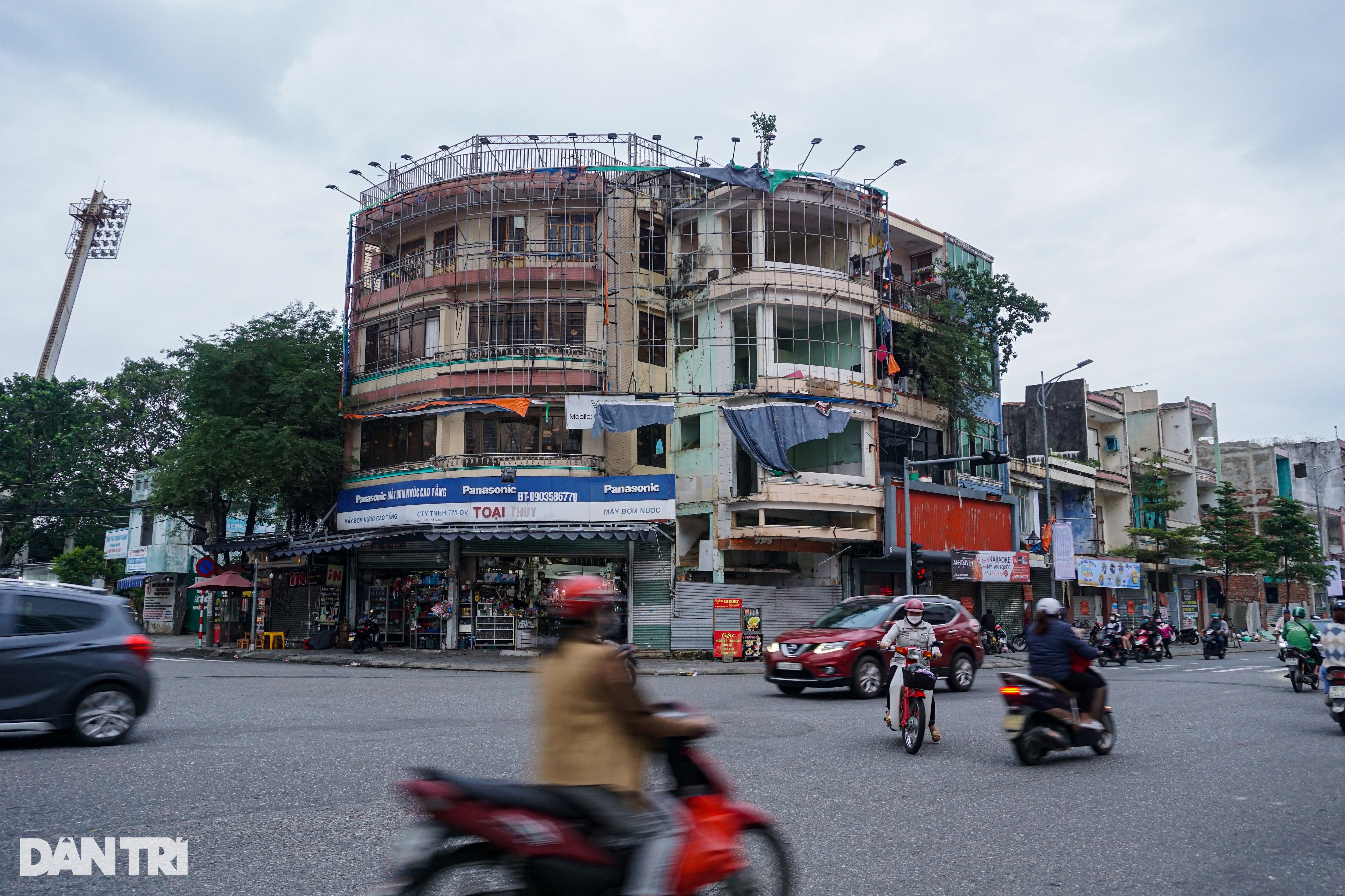 Phá dỡ loạt nhà ở tứ giác vàng liên quan đại án Phạm Công Danh - 5 Phá dỡ loạt nhà ở tứ giác vàng liên quan đại án Phạm Công Danh - 5