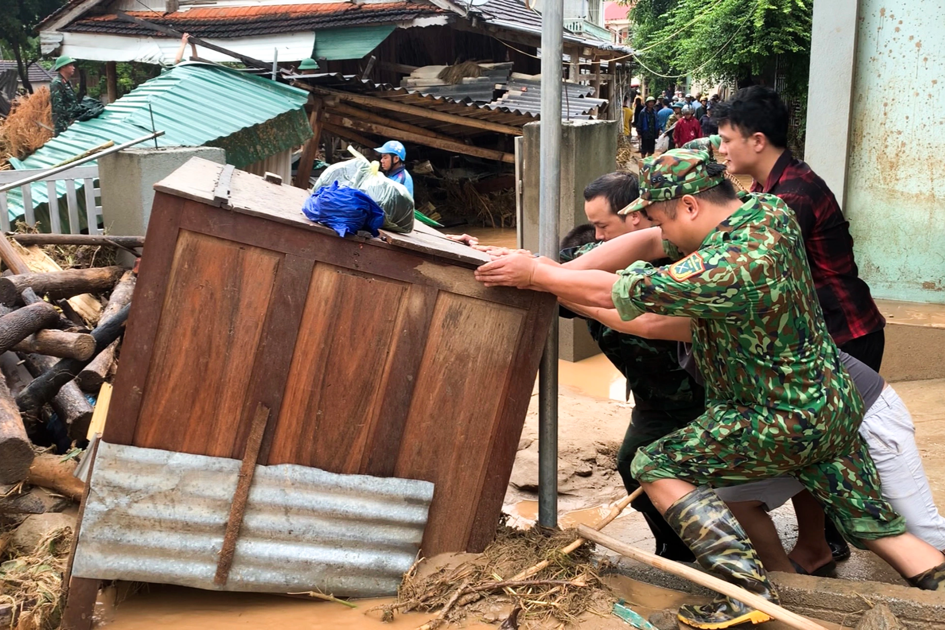 Những người lính đi trước, về sau nơi tâm lũ quét - 6