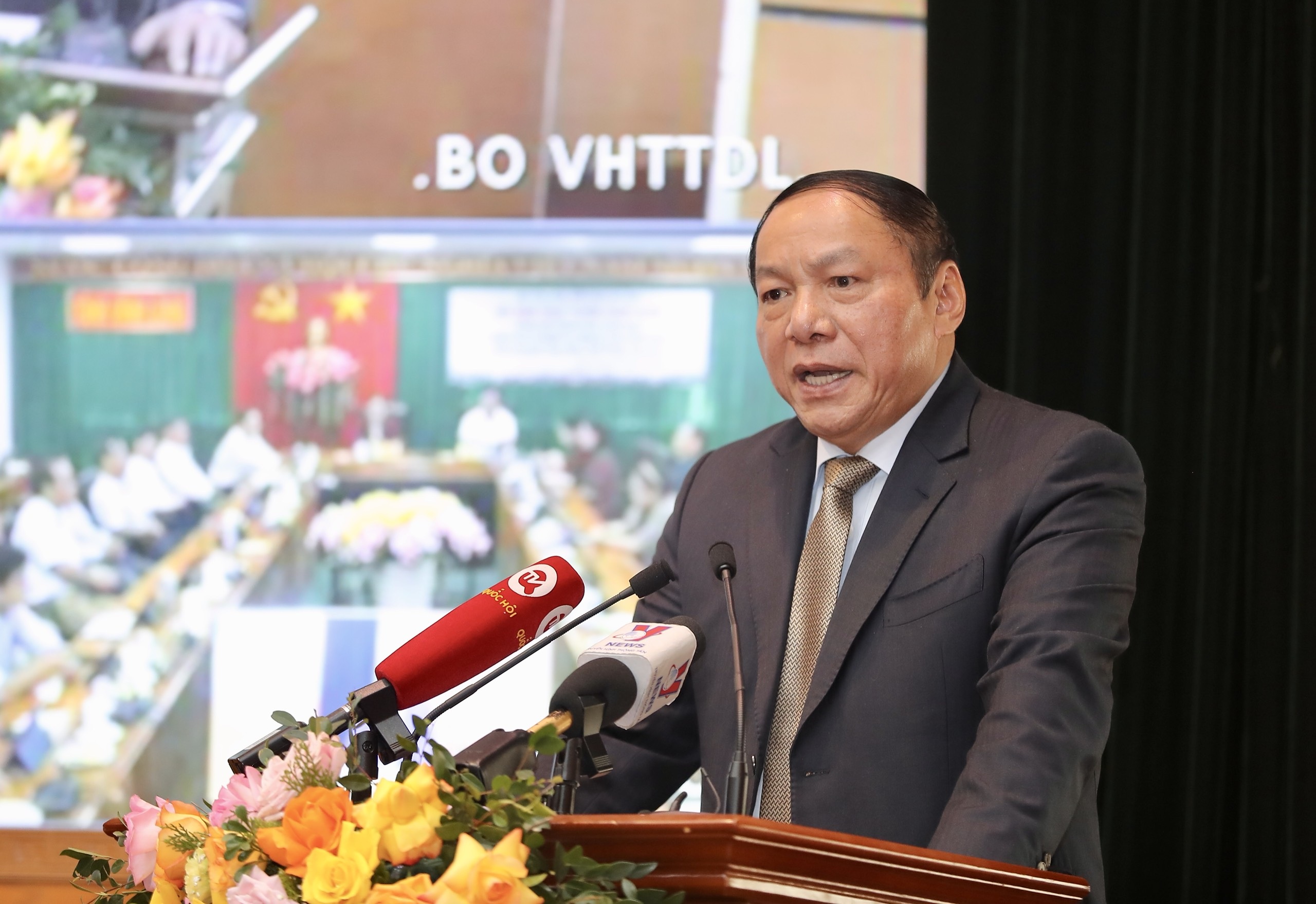 Phó Thủ tướng Vũ Đức Đam: Nghệ sĩ đa phần khổ... phải quan tâm nhiều hơn - 4 Phó Thủ tướng Vũ Đức Đam: Nghệ sĩ đa phần khổ... phải quan tâm nhiều hơn - 4
