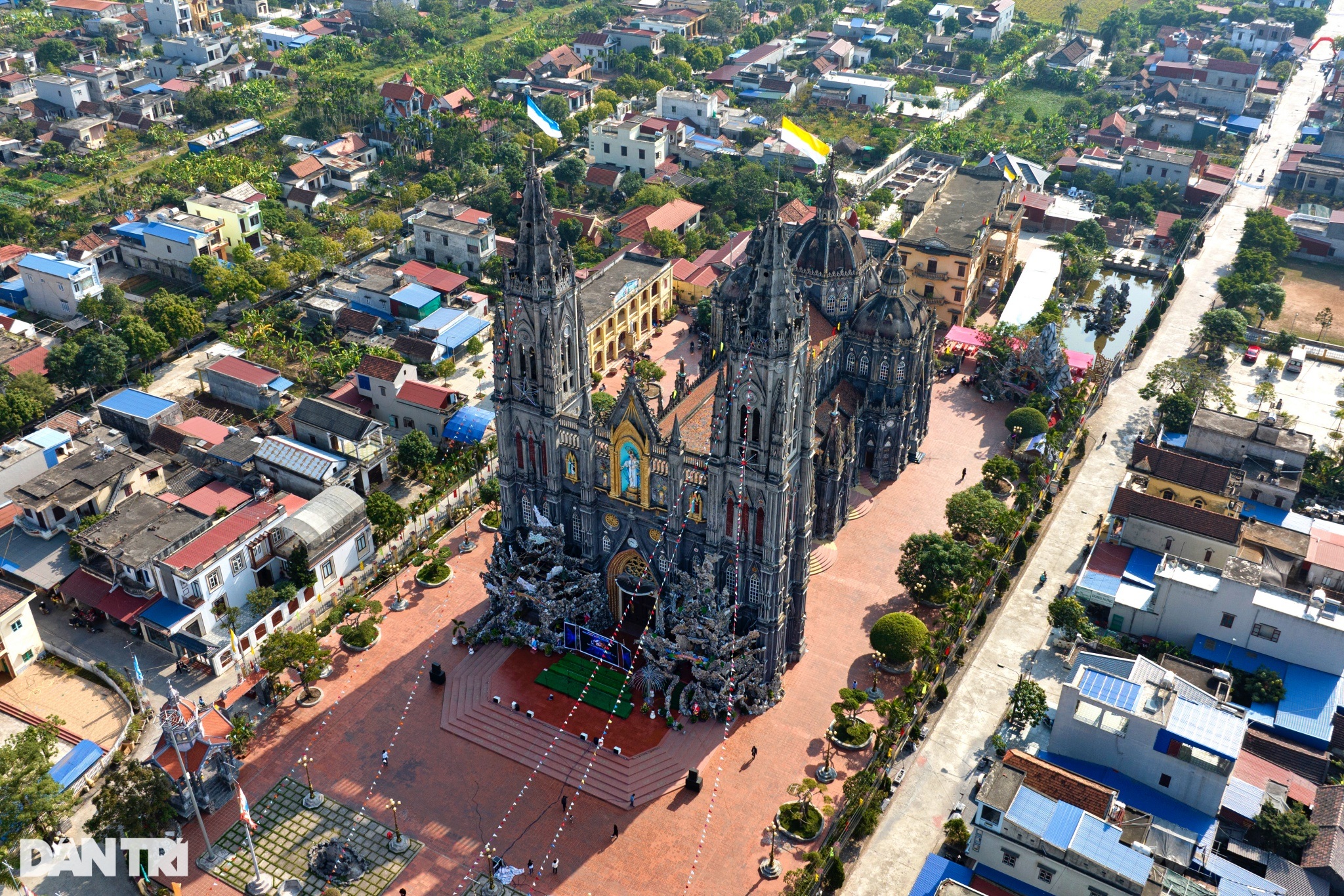 Xứ sở nhiều nhà thờ nhất Việt Nam trang hoàng lộng lẫy đón Giáng sinh - 4