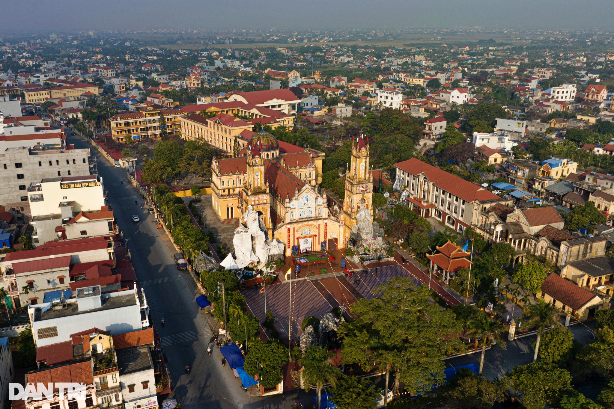 Xứ sở nhiều nhà thờ nhất Việt Nam trang hoàng lộng lẫy đón Giáng sinh - 16