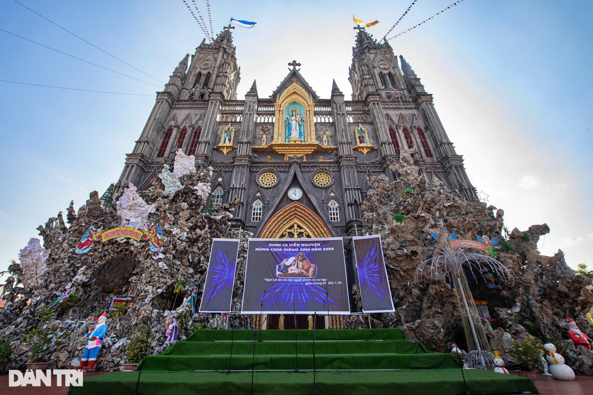 Xứ sở nhiều nhà thờ nhất Việt Nam trang hoàng lộng lẫy đón Giáng sinh - 8