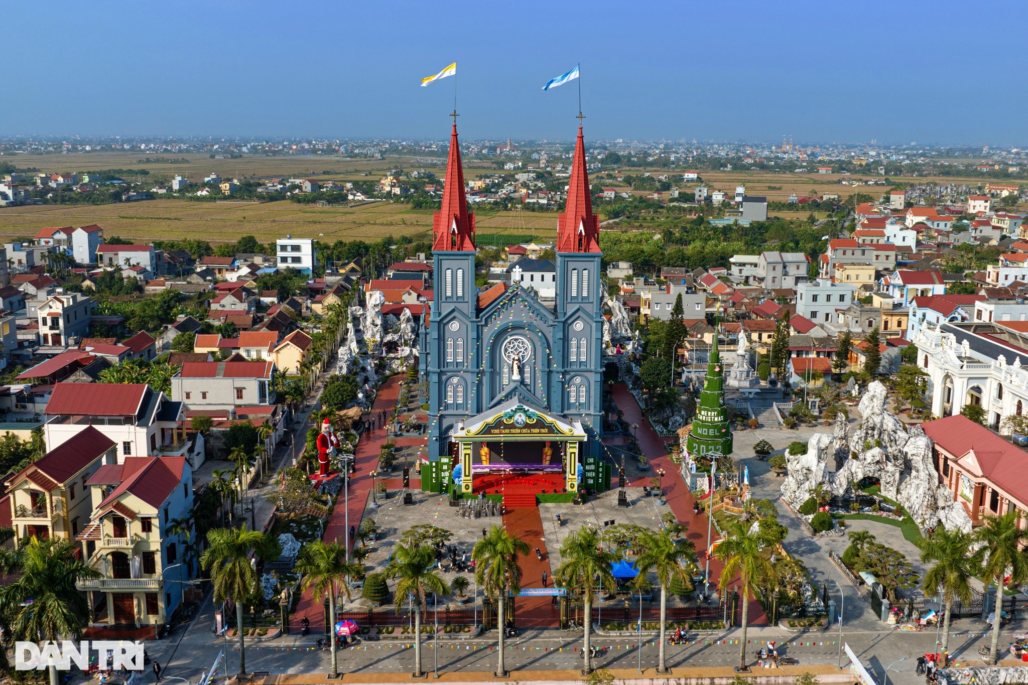 Xứ sở nhiều nhà thờ nhất Việt Nam trang hoàng lộng lẫy đón Giáng sinh - 12