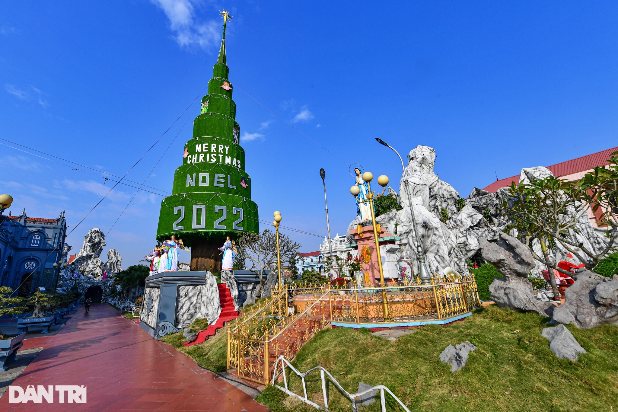 Xứ sở nhiều nhà thờ nhất Việt Nam trang hoàng lộng lẫy đón Giáng sinh - 13