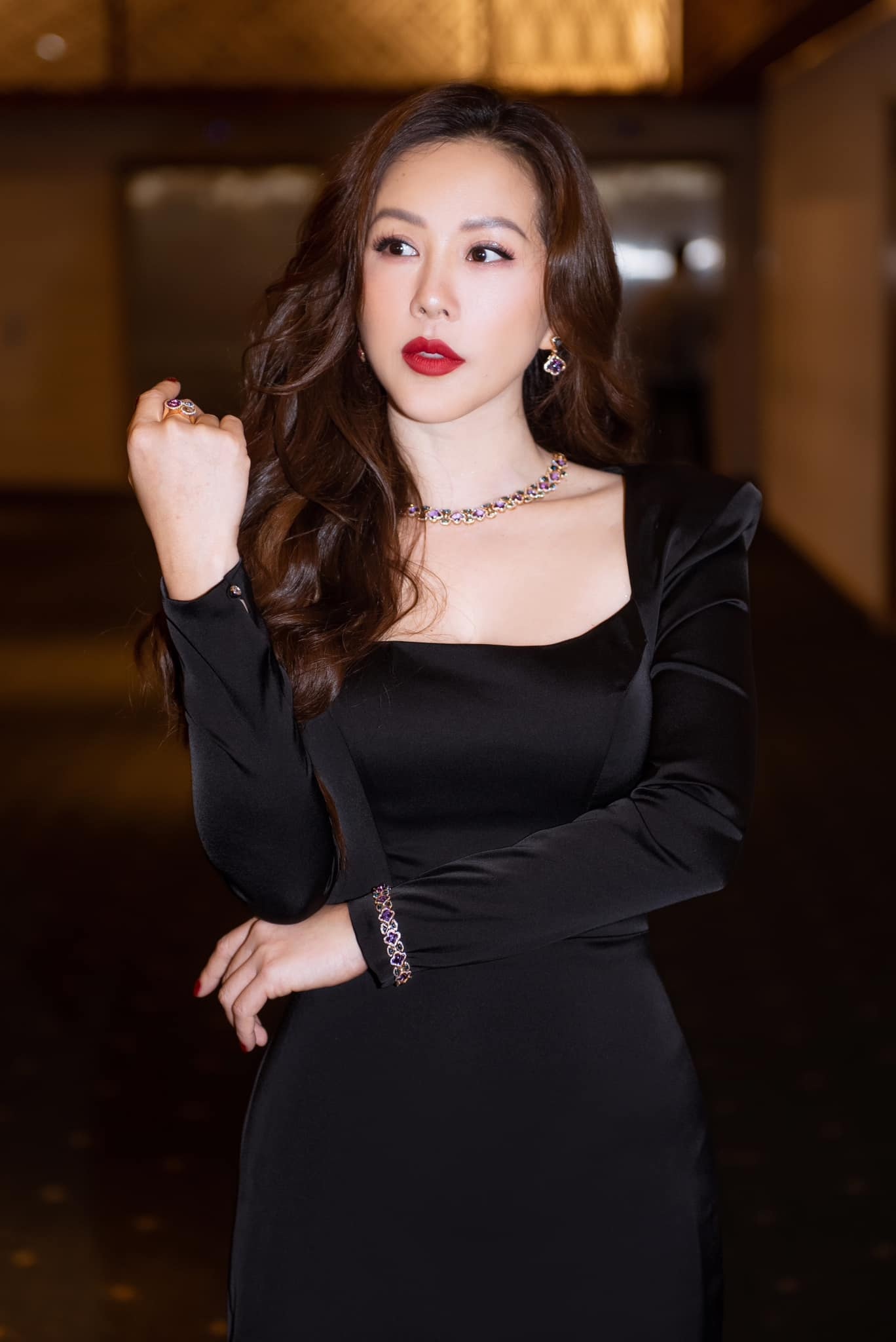 Hồ Hạnh Nhi và chồng bất ngờ đến Việt Nam - 10 Hồ Hạnh Nhi và chồng bất ngờ đến Việt Nam - 10