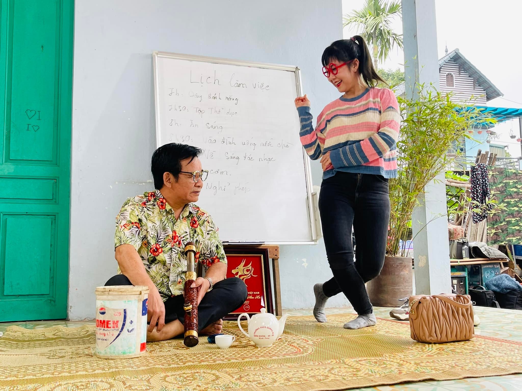 Nghệ sĩ Hương tươi kể lý do mất hút trên truyền hình và góc tối Showbiz - 2 Nghệ sĩ Hương tươi kể lý do mất hút trên truyền hình và góc tối Showbiz - 2