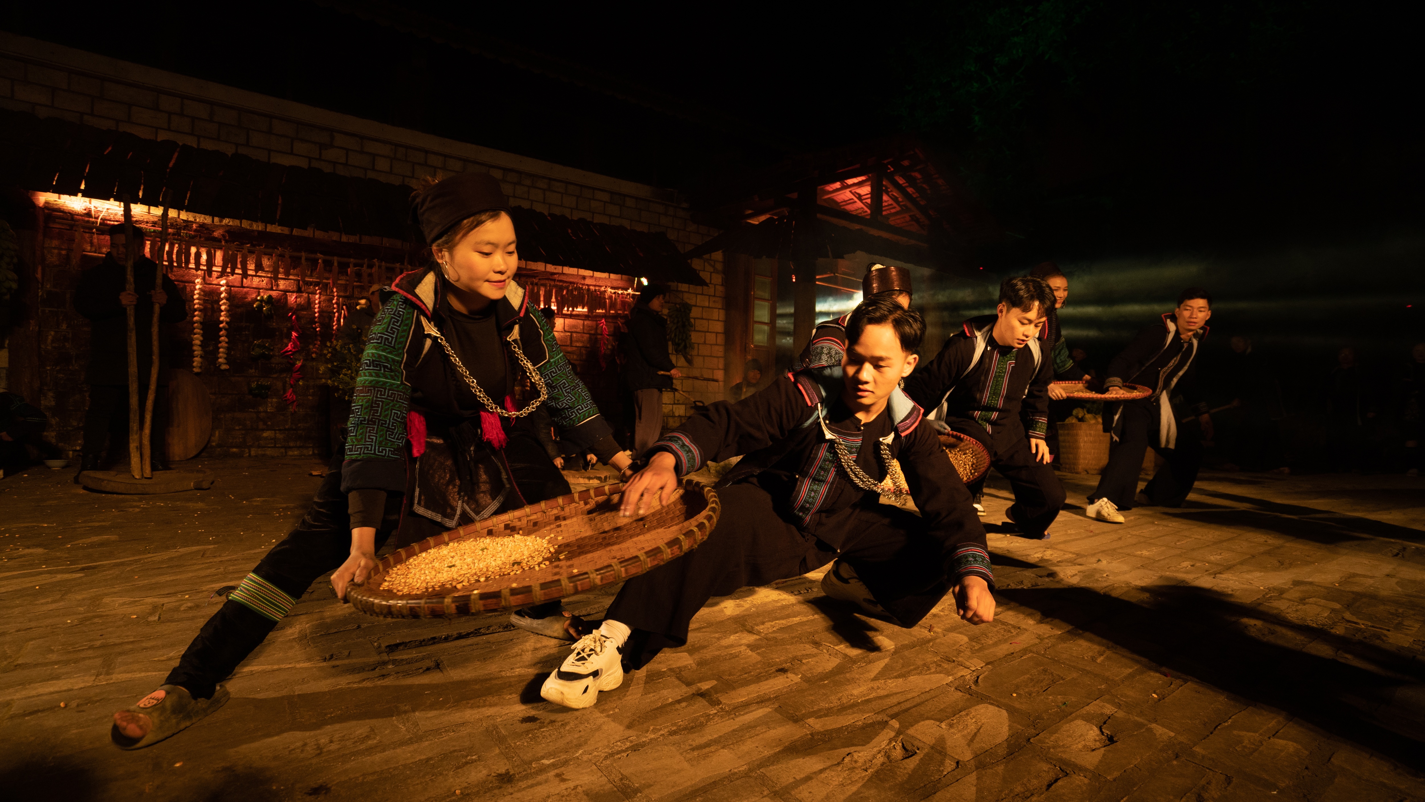 Nét đẹp văn hóa người Mông  trong vở thực cảnh The Mong show - 6