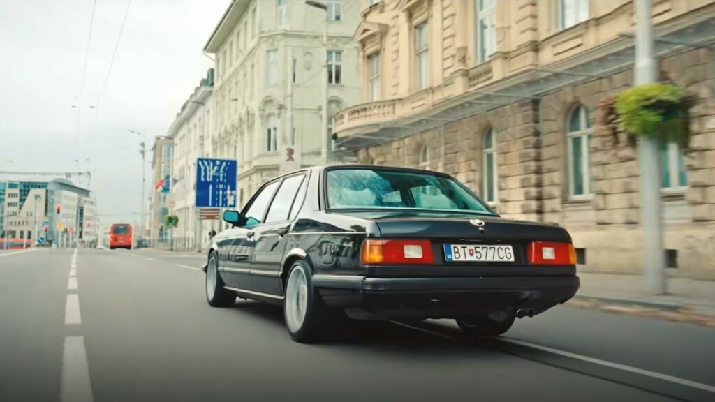 View - Người đàn ông mê xe BMW 7-Series đến mức mua hẳn 15 chiếc | Báo Dân trí