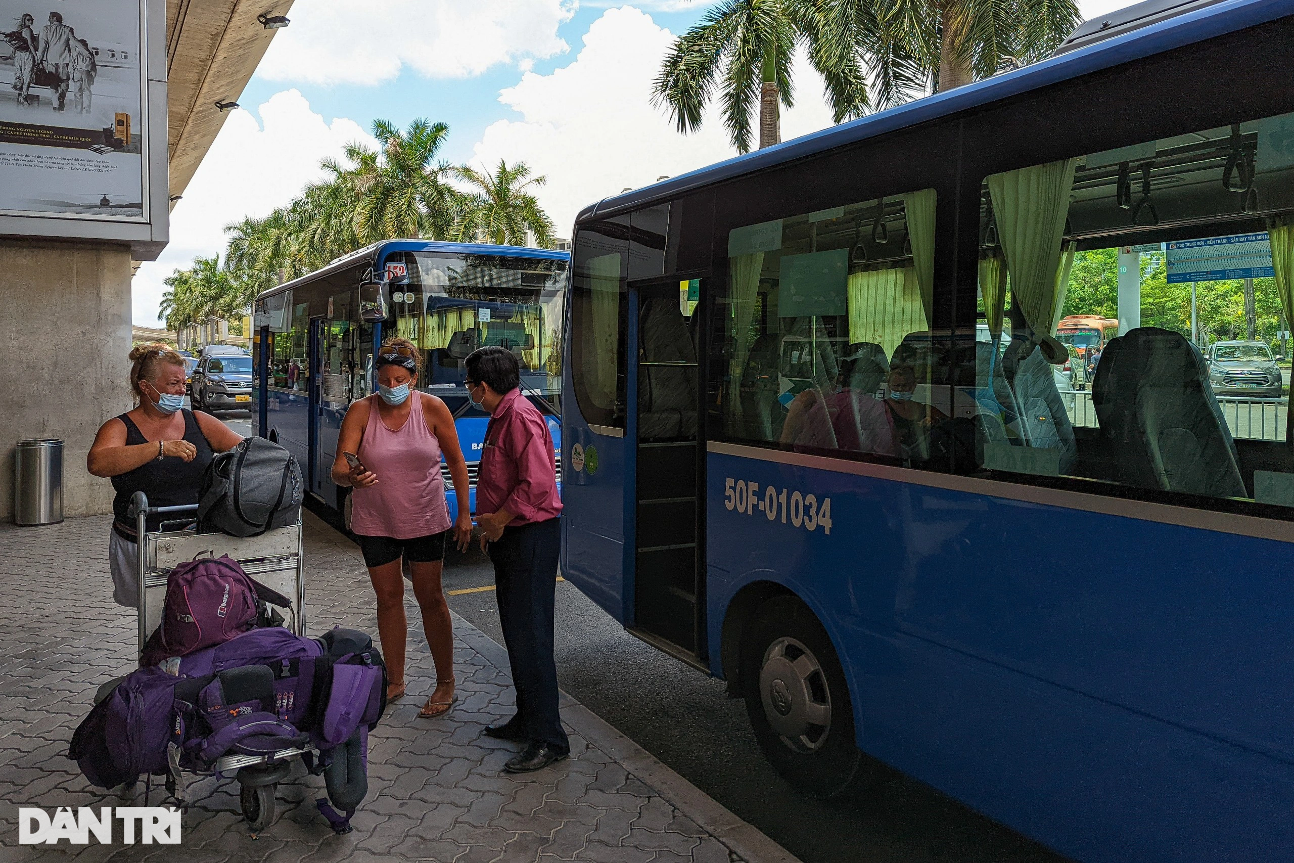 Thêm 14 tuyến xe buýt đón khách ở sân bay Tân Sơn Nhất sau Tết Nguyên đán - 1