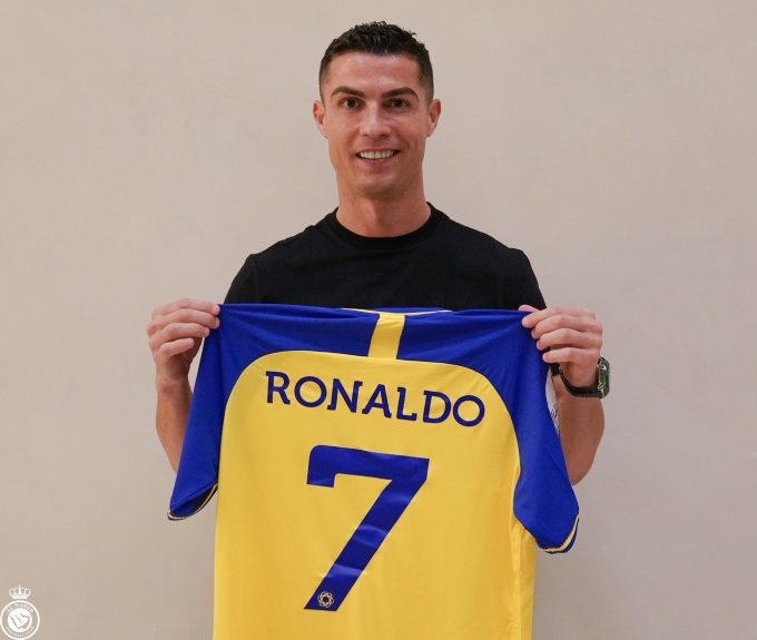 C.Ronaldo ký hợp đồng với CLB mới, hưởng mức lương siêu khủng - 1
