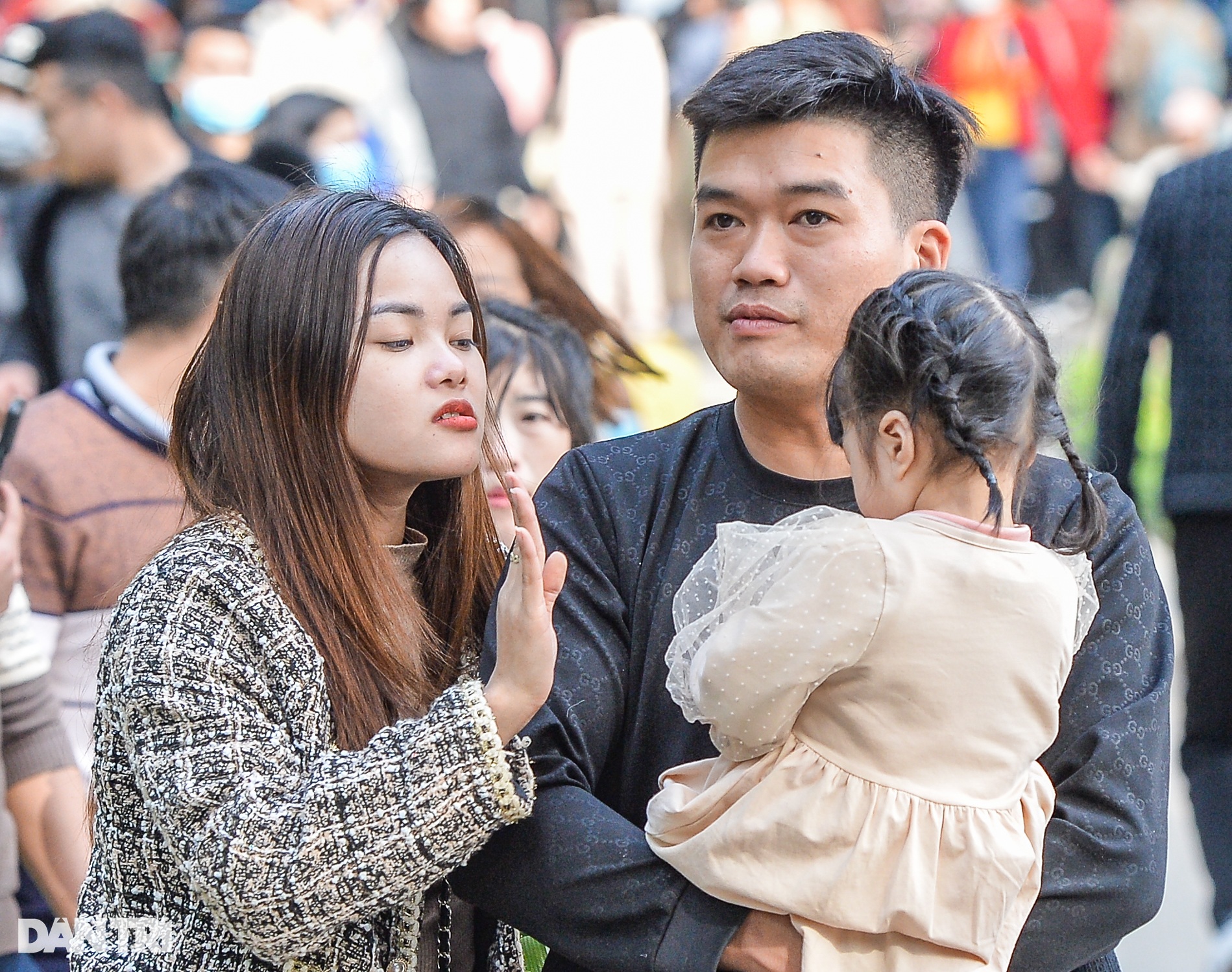 Hà Nội: Công viên Thủ Lệ đông đúc trong ngày đầu năm mới - 5