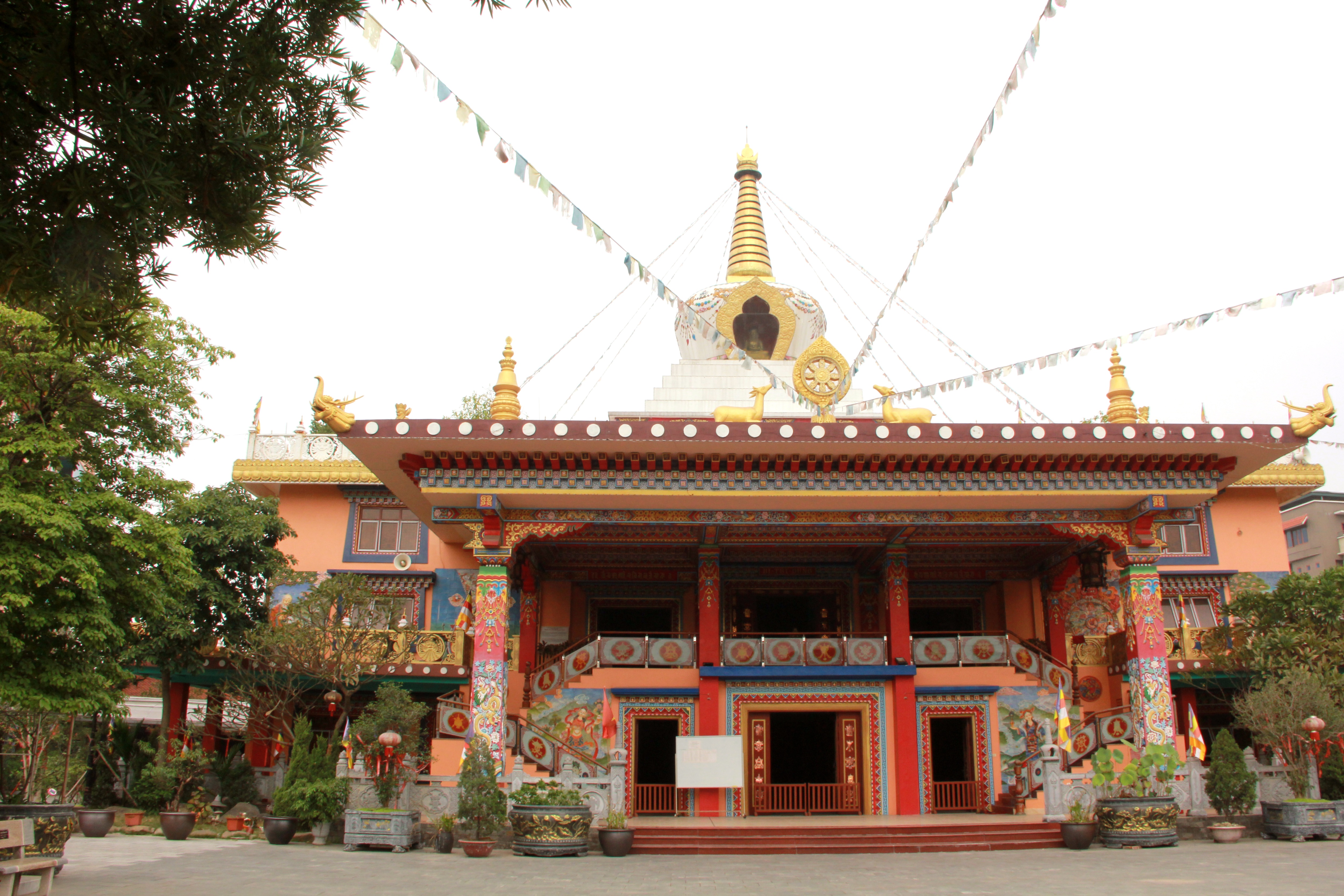 Thưởng thức ngôi chùa với kiến trúc Tây Tạng độc đáo tại Hà Nội - 1