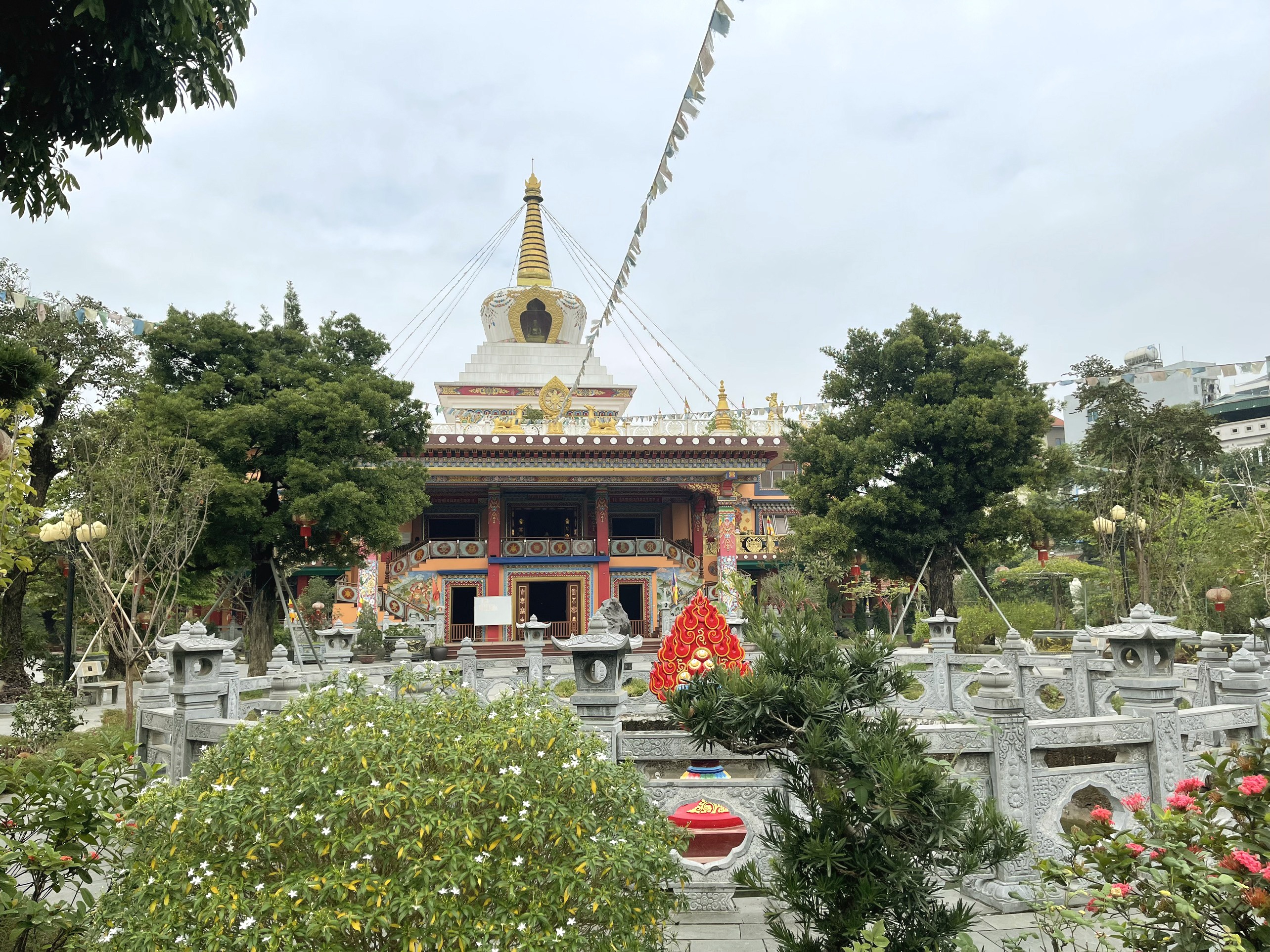Thưởng thức ngôi chùa với kiến trúc Tây Tạng độc đáo tại Hà Nội - 5