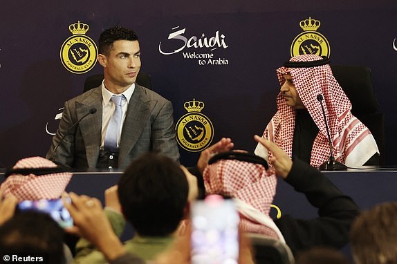 C.Ronaldo tuyên bố bất ngờ trước hàng vạn khán giả Saudi Arabia - 2