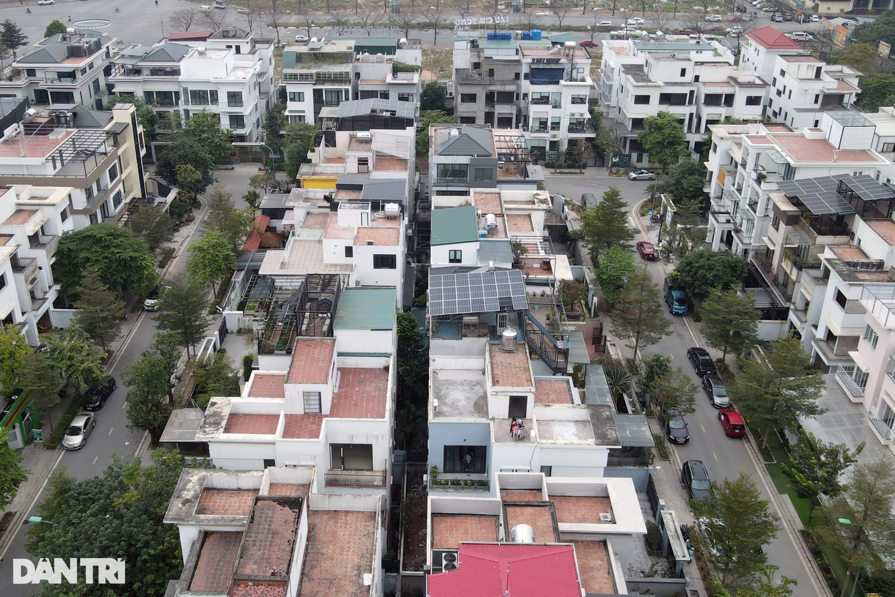 View - Biệt thự triệu USD ở Hà Nội dựng "chuồng cọp" như tập thể cũ | Báo Dân trí