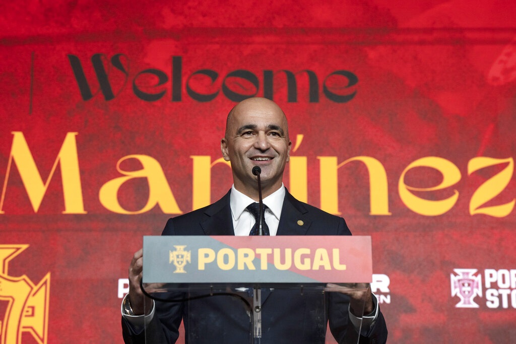 Tân HLV Martinez nói về tương lai của Ronaldo ở tuyển Bồ Đào Nha - 1