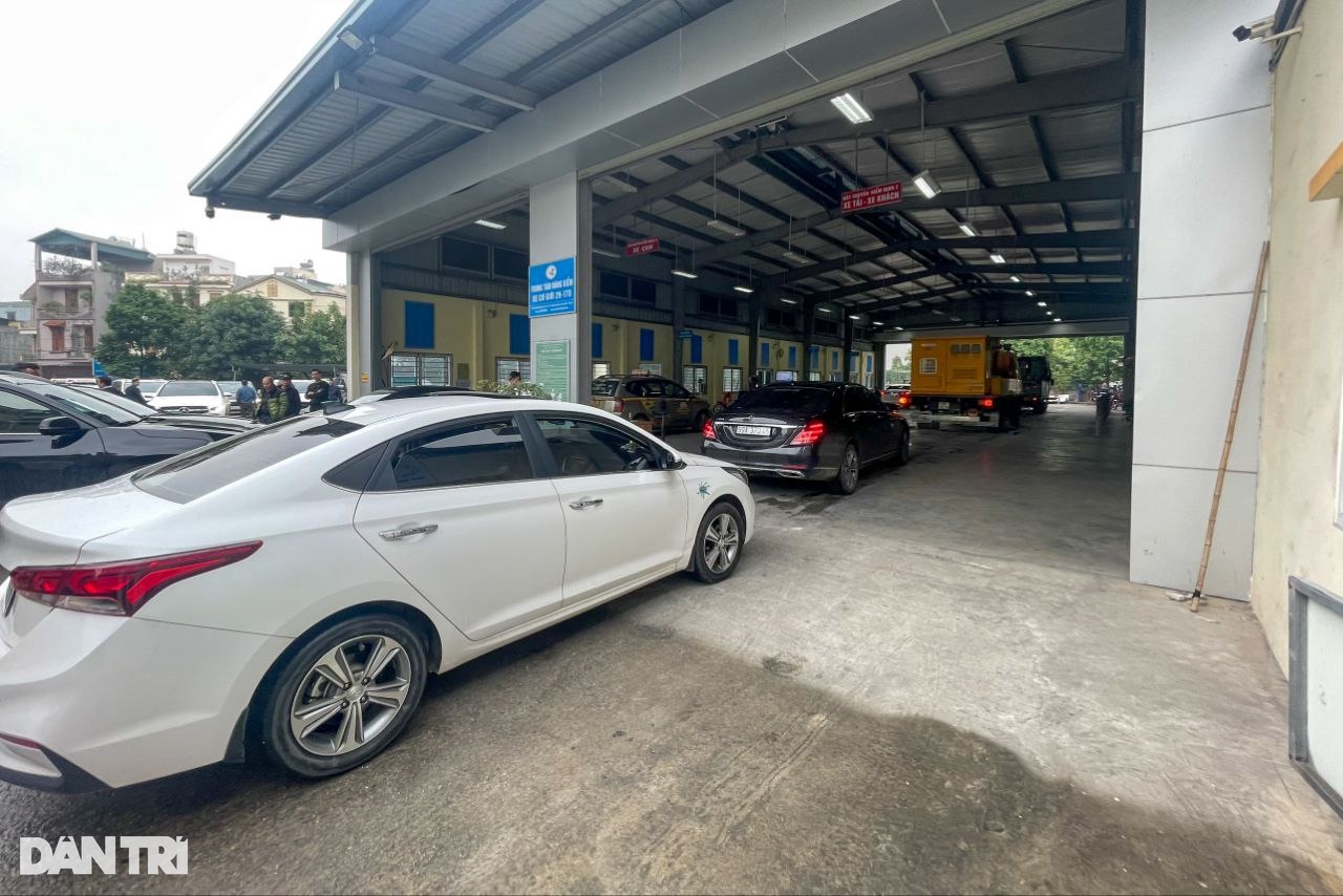 Chủ xe xếp hàng 3 ngày, đăng kiểm 4 lần vẫn trượt - 9 Chủ xe xếp hàng 3 ngày, đăng kiểm 4 lần vẫn trượt - 9