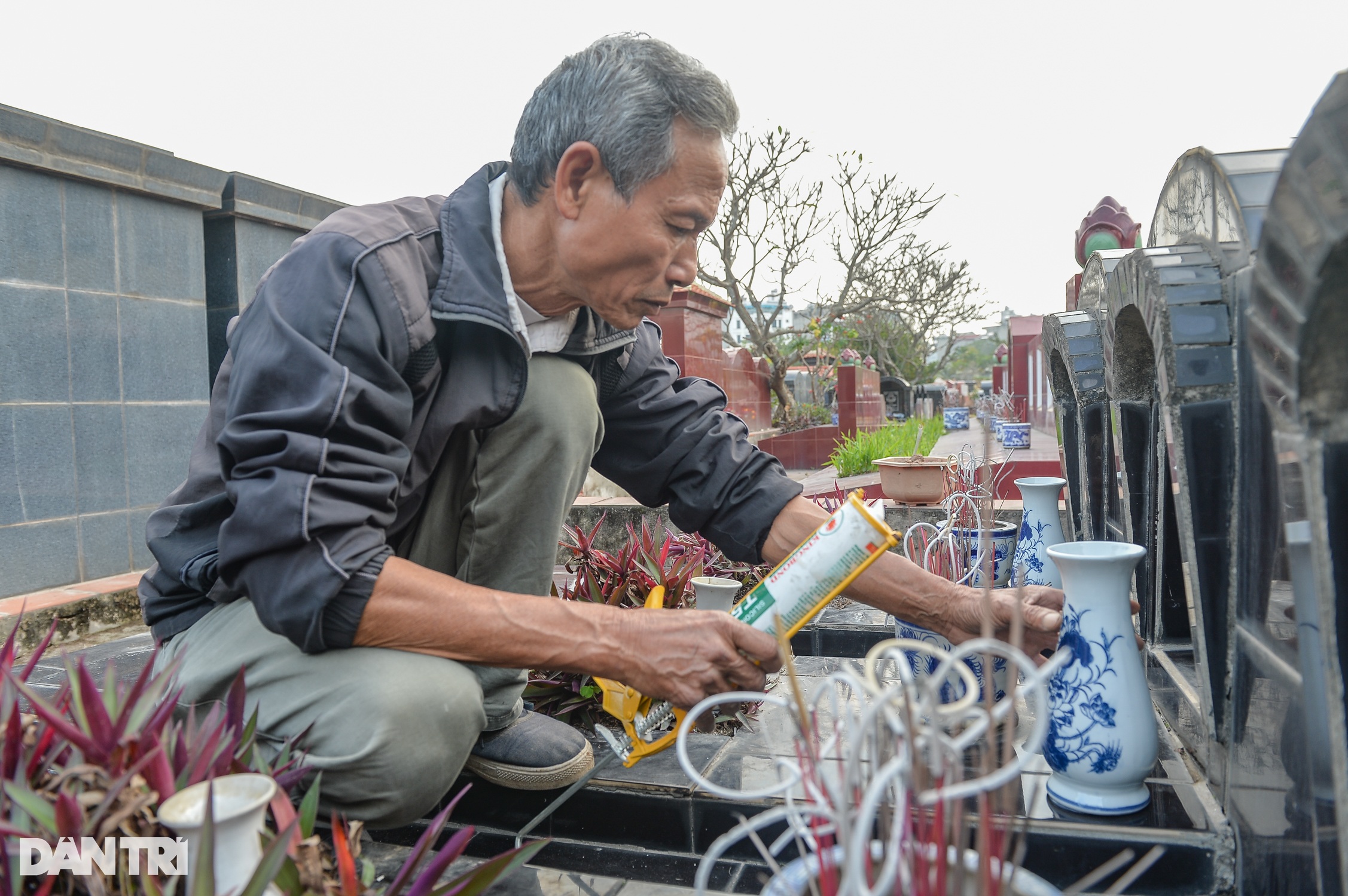 Nghề lau dọn nhà cho người đã khuất ở Hà Nội tất bật dịp cận Tết - 9 Nghề lau dọn nhà cho người đã khuất ở Hà Nội tất bật dịp cận Tết - 9
