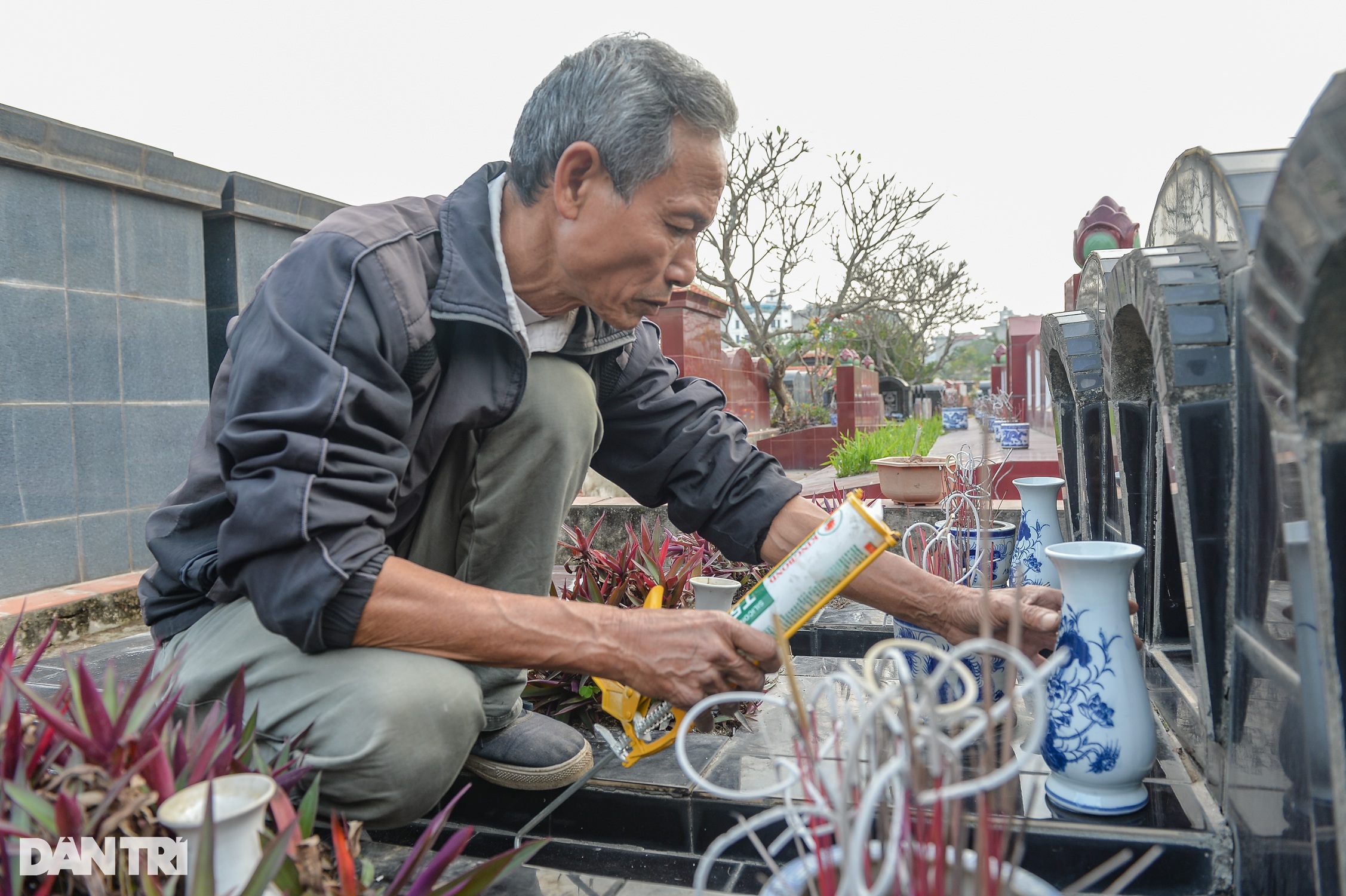 Nghề lau dọn nhà cho người đã khuất ở Hà Nội tất bật dịp cận Tết - 9