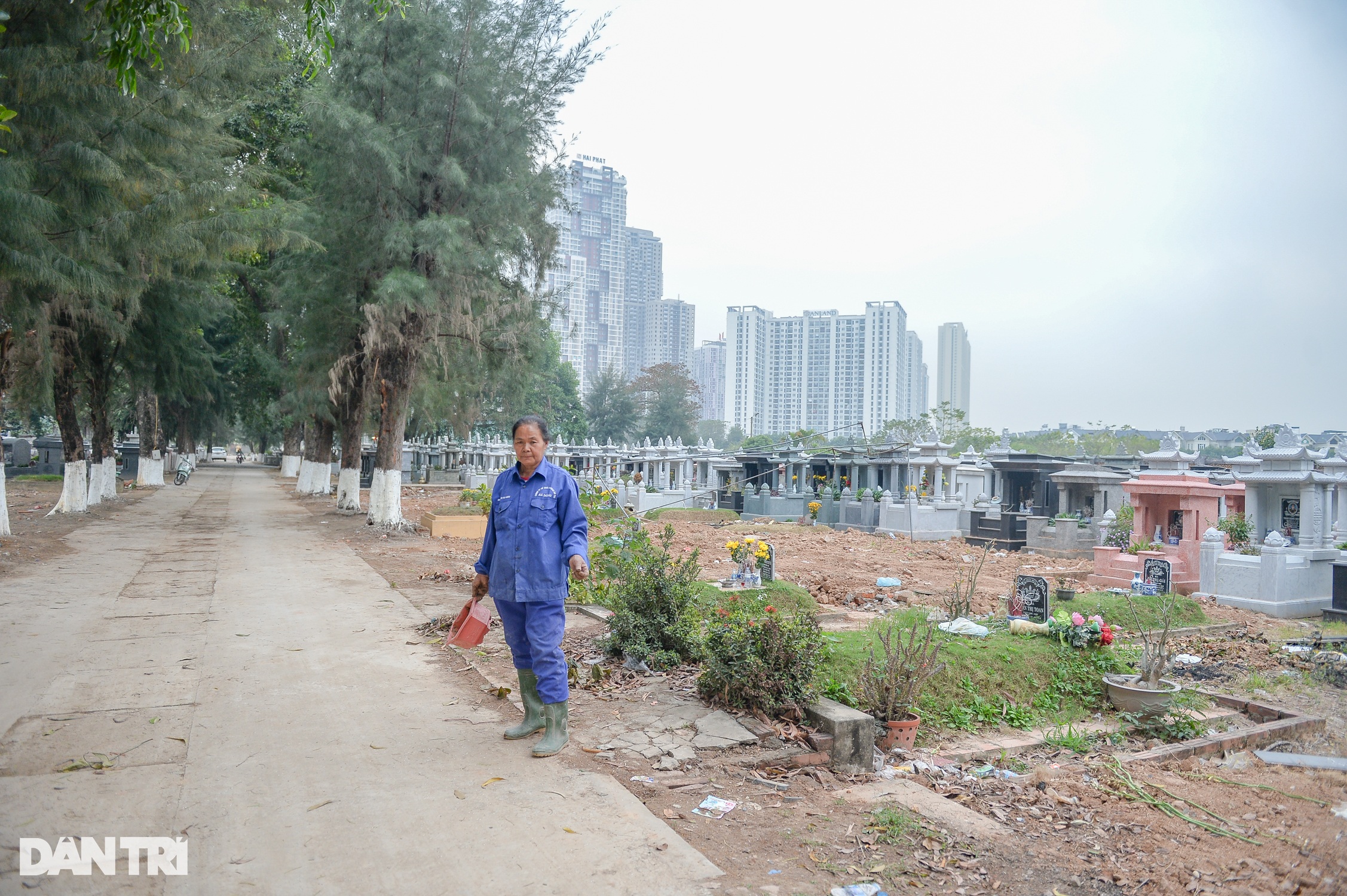 Nghề lau dọn nhà cho người đã khuất ở Hà Nội tất bật dịp cận Tết - 2 Nghề lau dọn nhà cho người đã khuất ở Hà Nội tất bật dịp cận Tết - 2