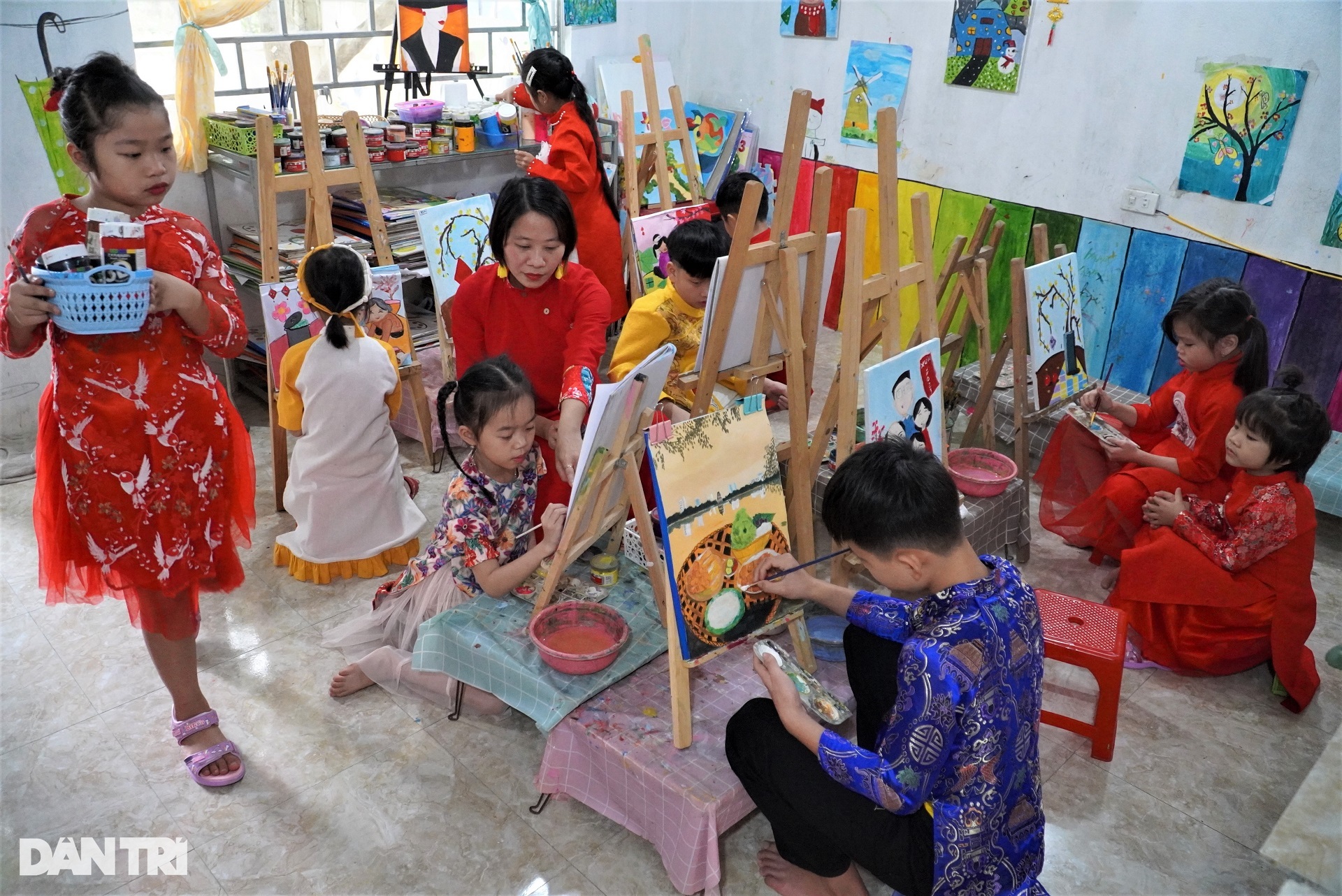 Nghỉ việc ở Hà Nội, cô gái trẻ về quê mở lớp dạy vẽ cho trẻ em - 4