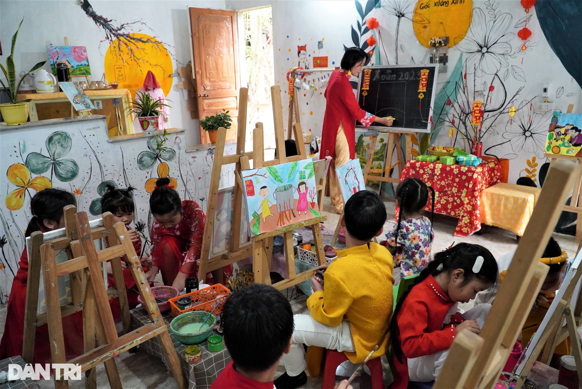Nghỉ việc ở Hà Nội, cô gái trẻ về quê mở lớp dạy vẽ cho trẻ em - 3