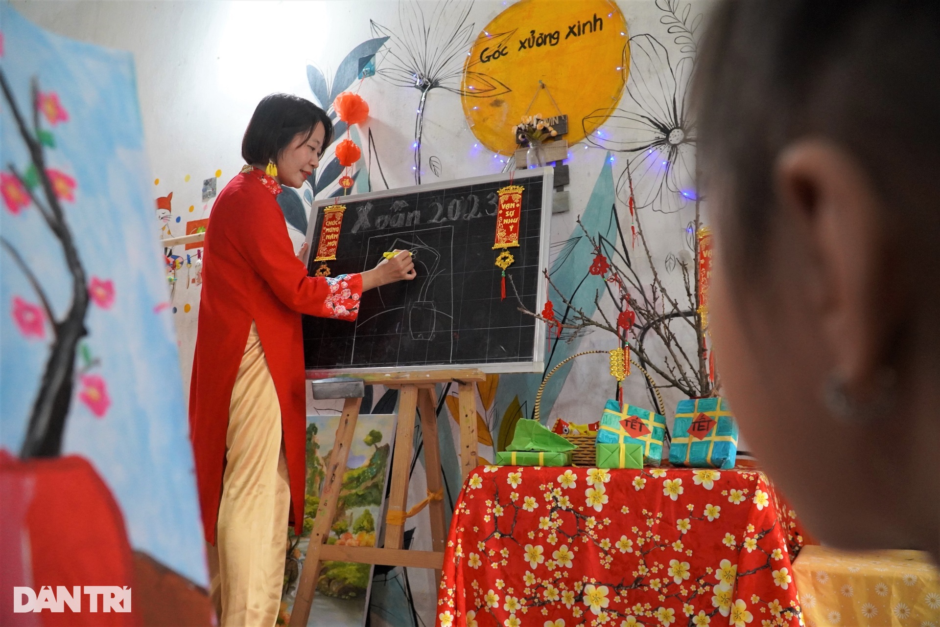 Nghỉ việc ở Hà Nội, cô gái trẻ về quê mở lớp dạy vẽ cho trẻ em - 2