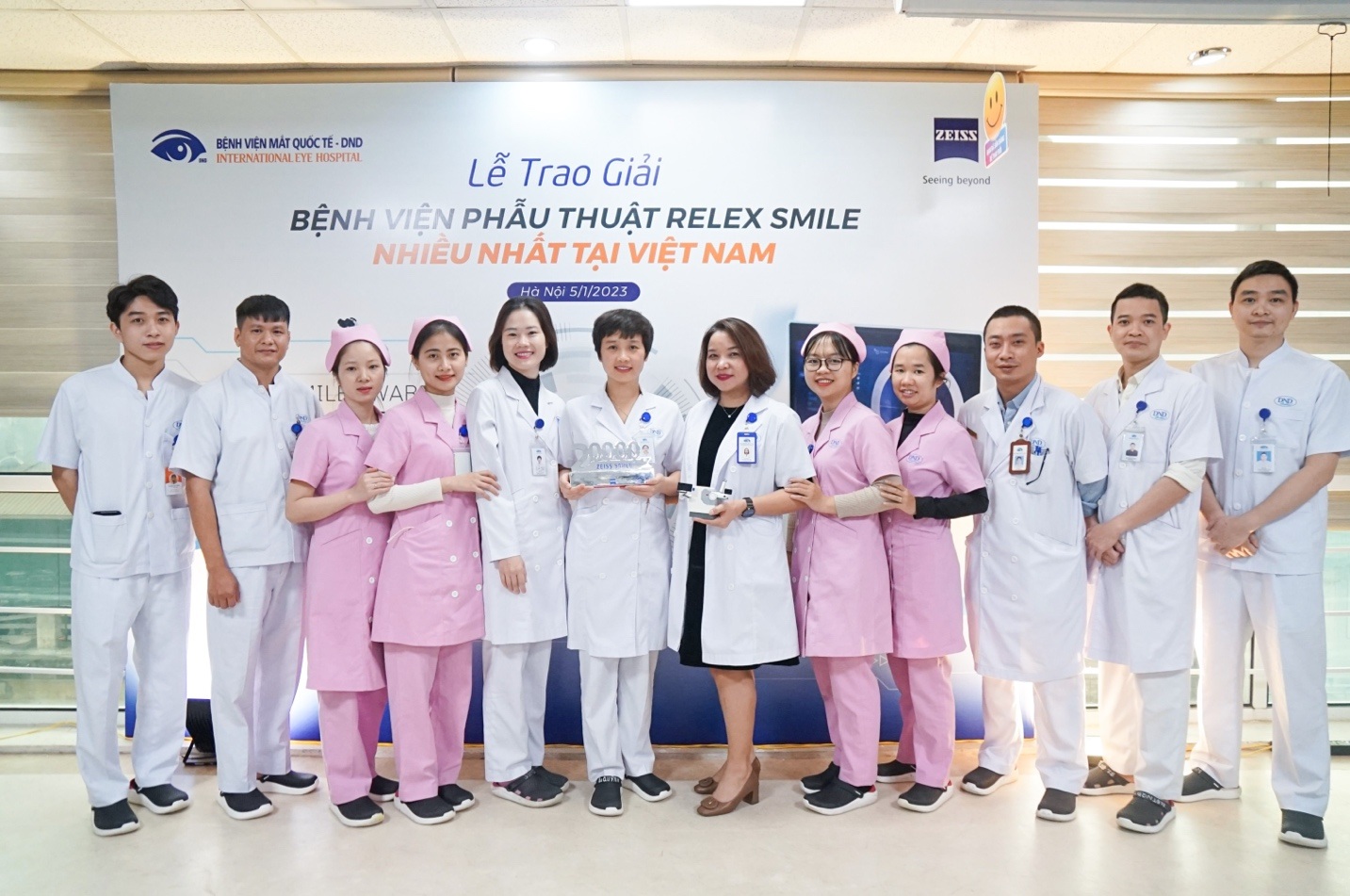 Bệnh viện Mắt DND nhận giải Bệnh viện phẫu thuật ReLEx Smile nhiều nhất Việt Nam - 3