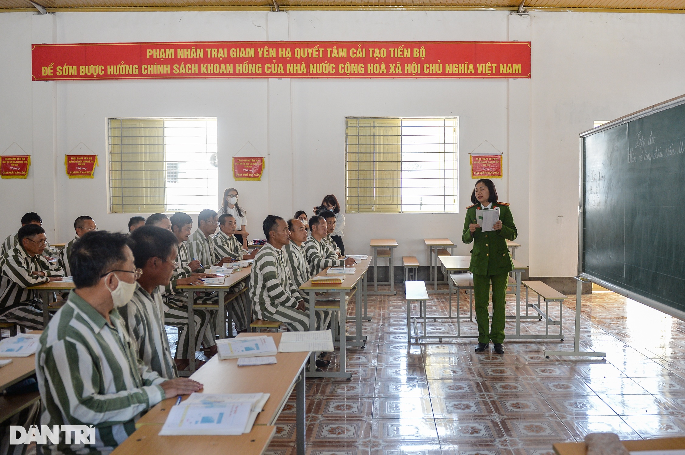 Những câu chuyện nhân văn ở lớp xóa mù chữ tại Trại giam Yên Hạ - 1