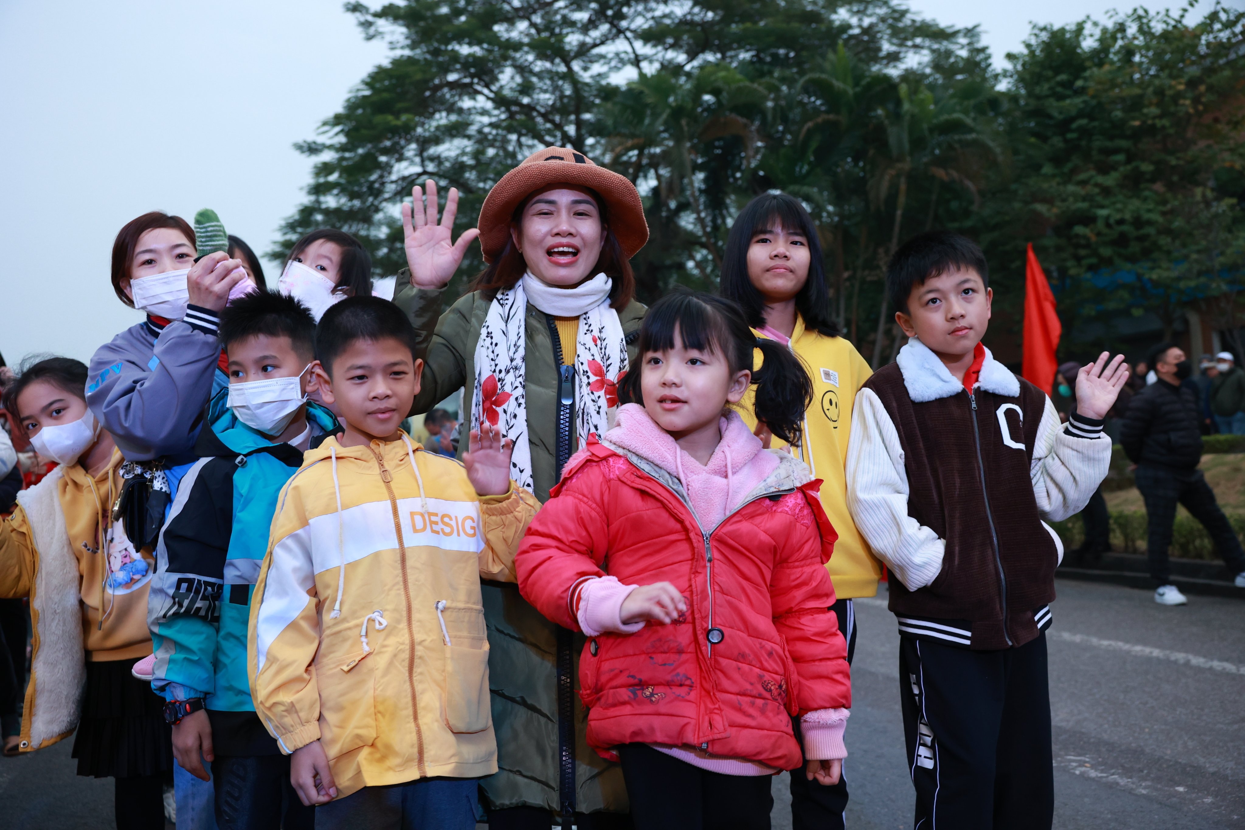 View - Nỗi niềm trên những chuyến xe miễn phí đưa công nhân về quê đón Tết | Báo Dân trí