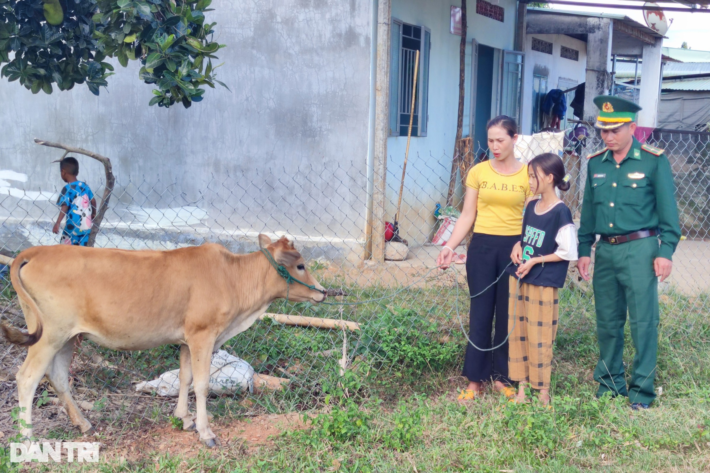Tết biên cương ấm áp tình cảm những người bố nuôi quân hàm xanh - 2 Tết biên cương ấm áp tình cảm những người bố nuôi quân hàm xanh - 2