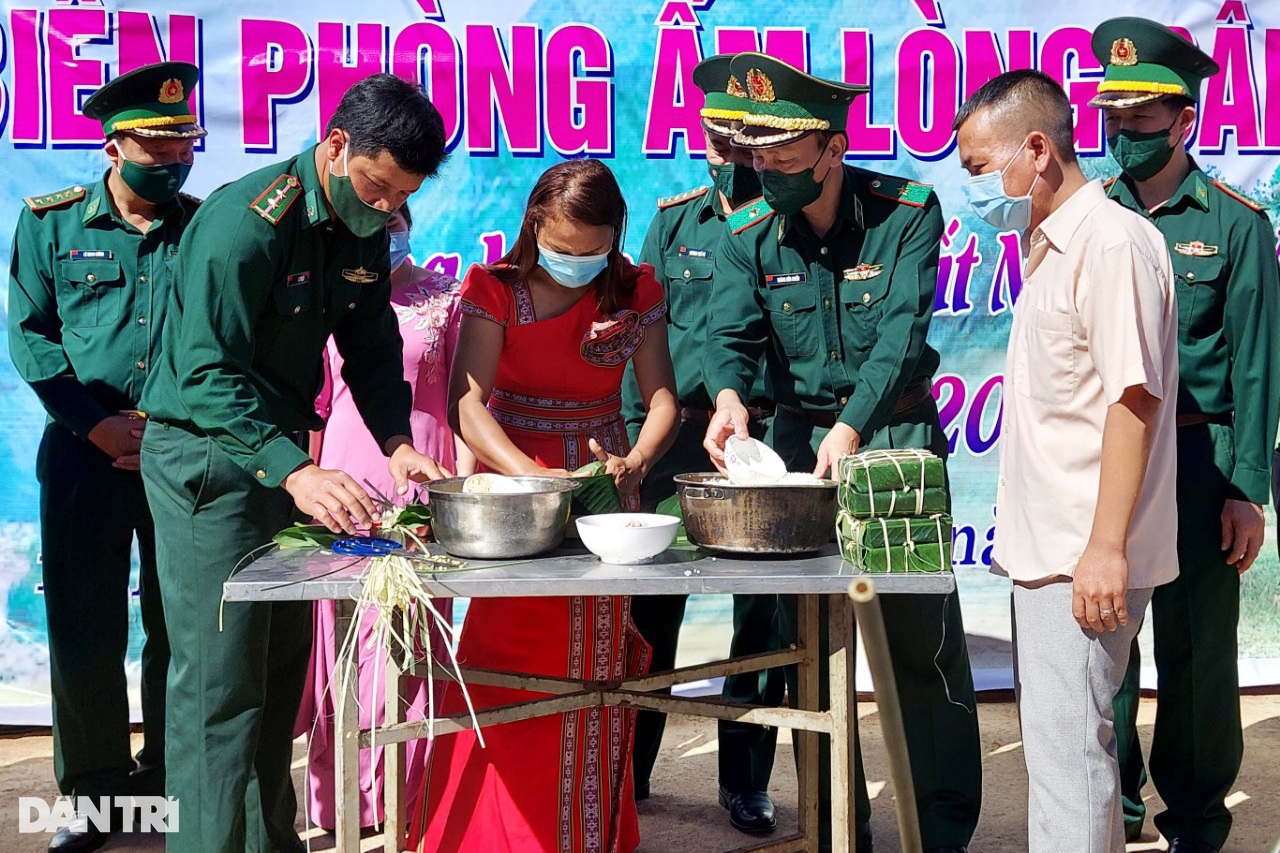 Tết biên cương ấm áp tình cảm những người bố nuôi quân hàm xanh - 5 Tết biên cương ấm áp tình cảm những người bố nuôi quân hàm xanh - 5